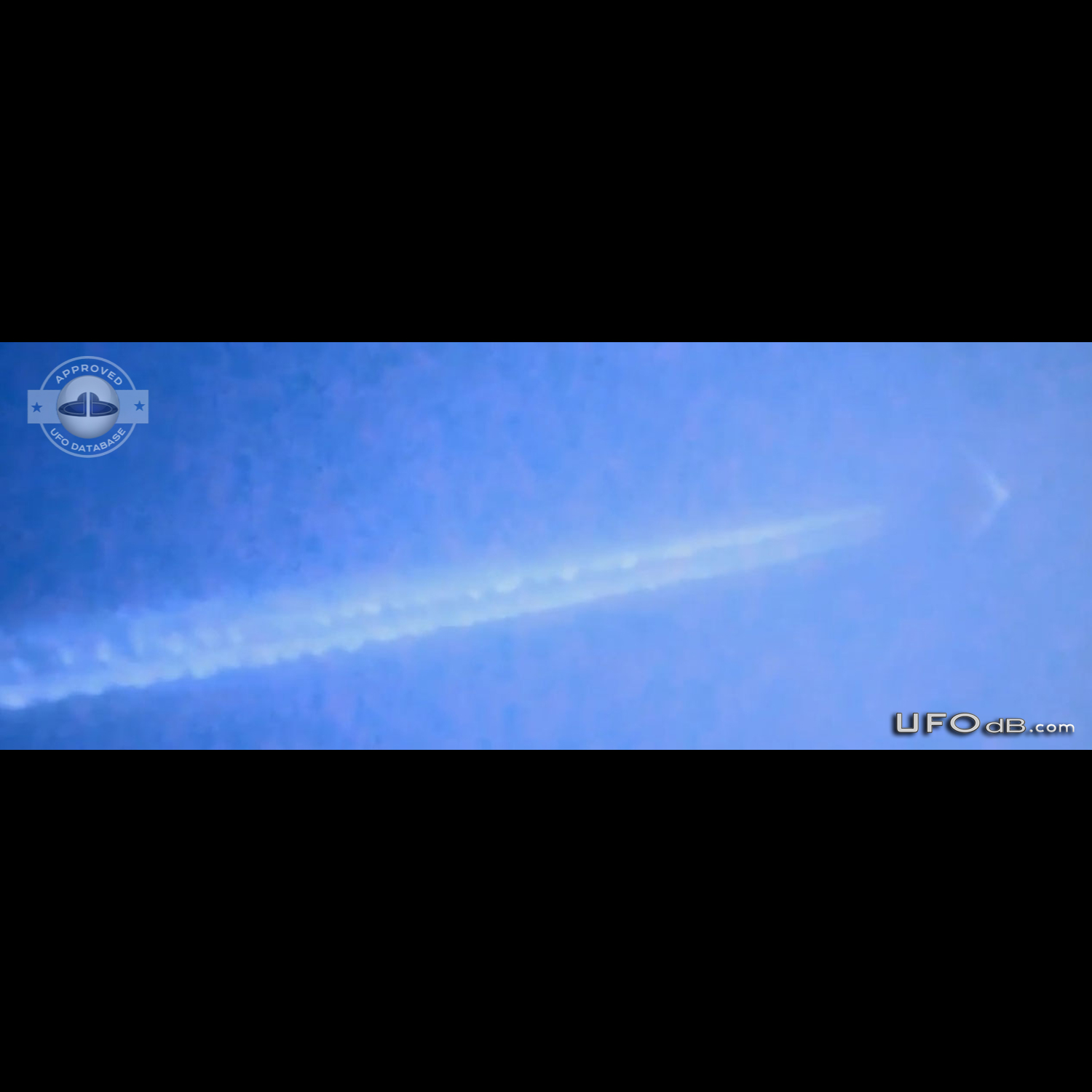 Photographer in Wichita, Kansas capture triangular UFO in bright day UFO Picture #563-5