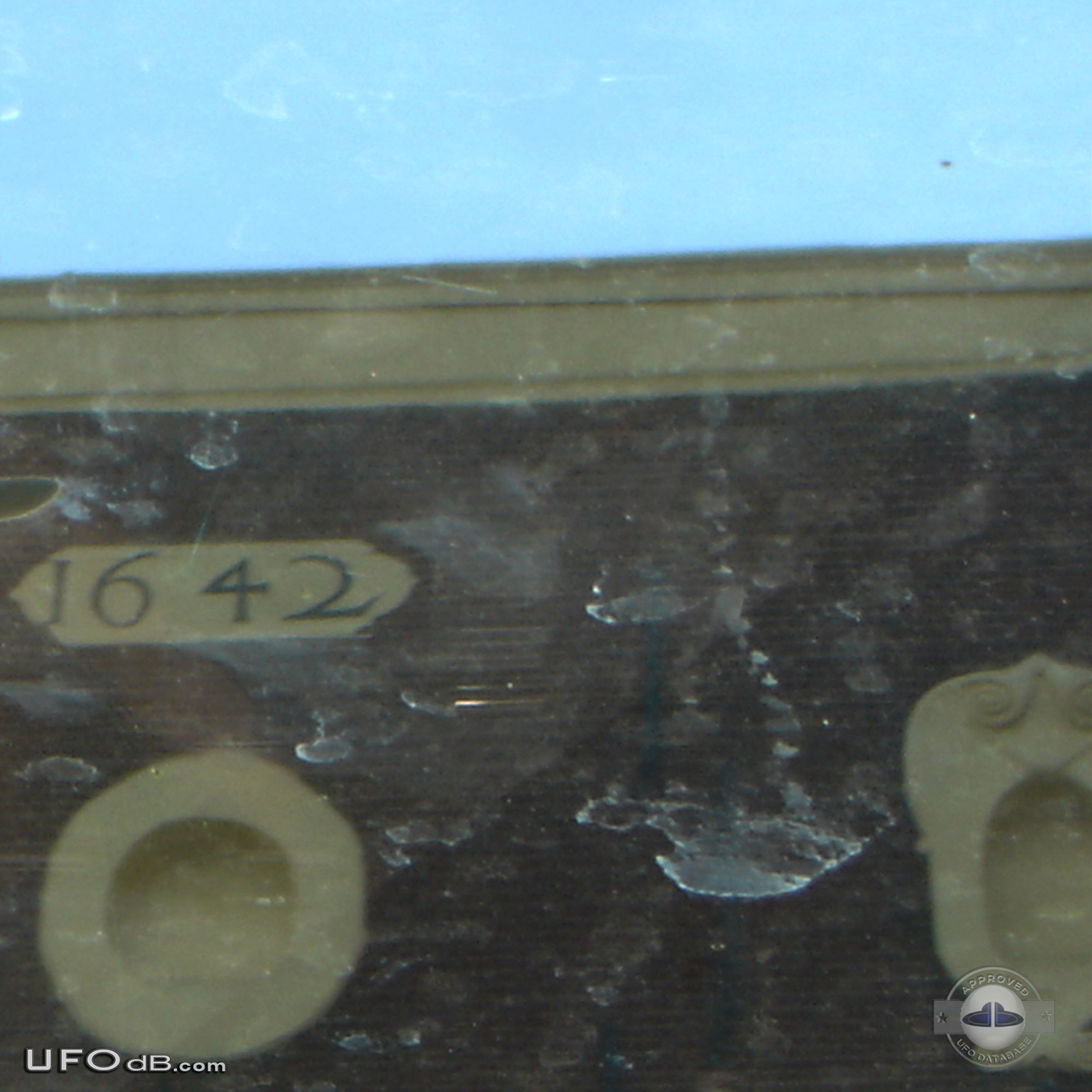 Picture from canal boat captures UFO passing over Amsterdam in 2008 UFO Picture #482-3