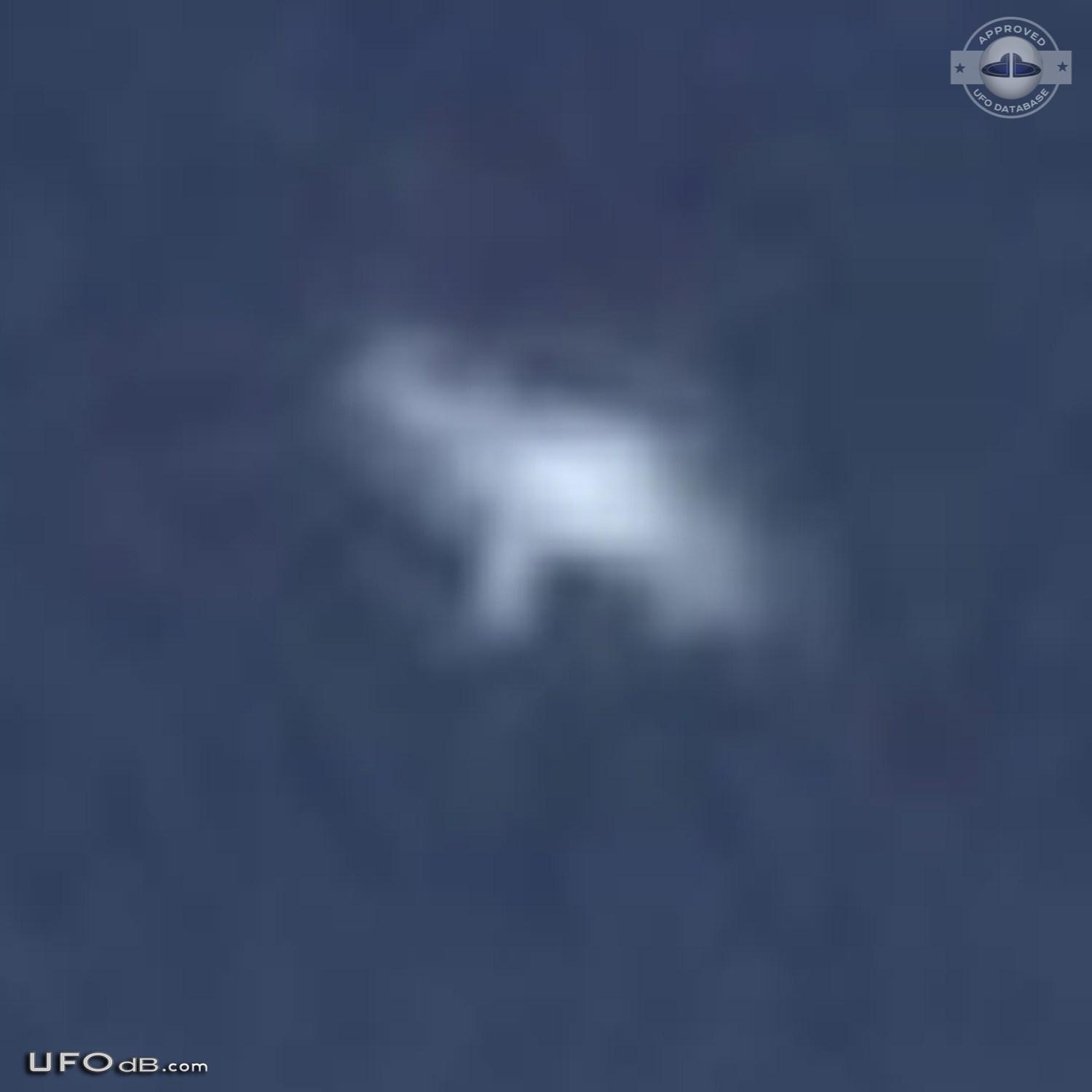 Picture of Sunset Sky captures a UFO over Kingston, Jamaica - 2010 UFO Picture #470-5