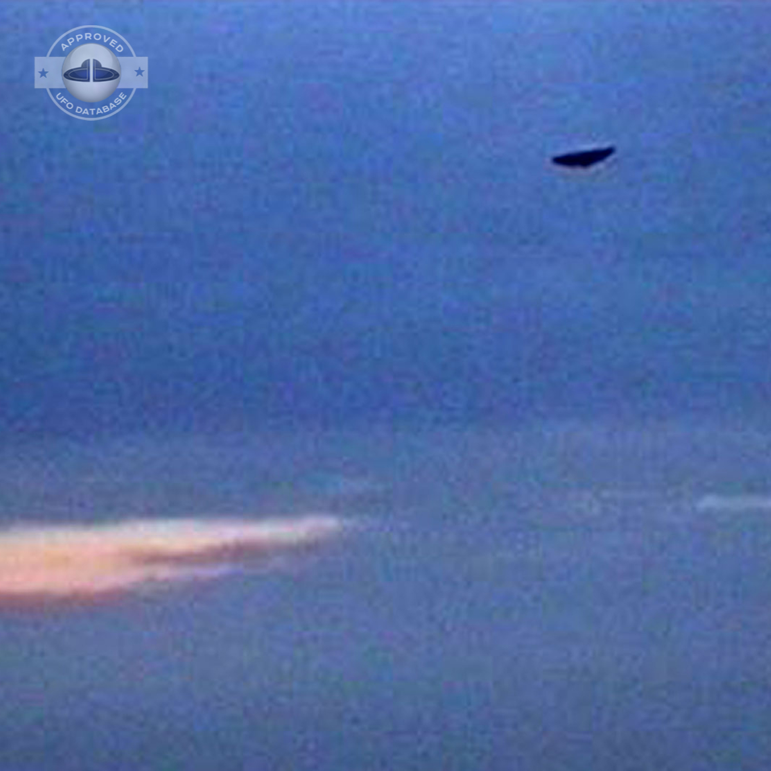 UFO seen over the famous Avebury stone circle region in Wiltshite UFO Picture #29-2