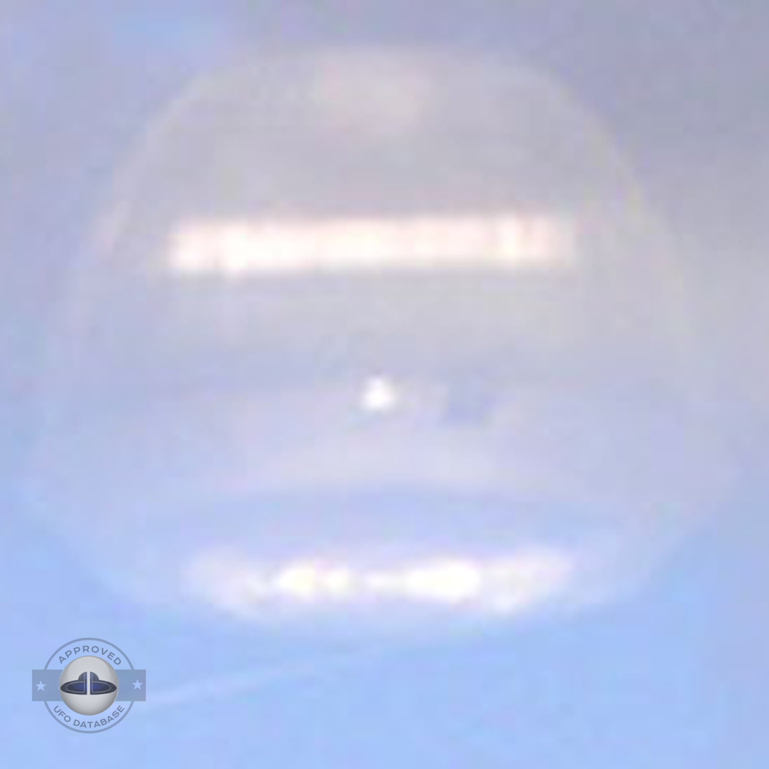 UFO Flying over mountain in the desert of Arizona near Sedona UFO Picture #14-5
