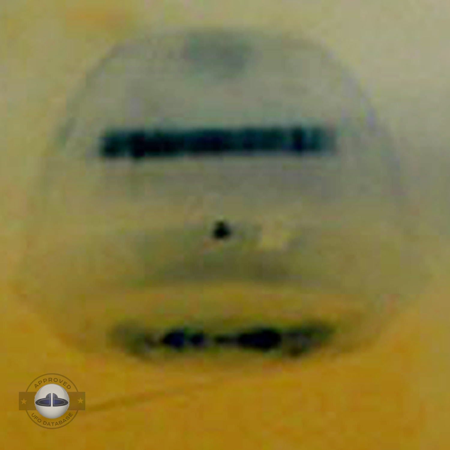UFO Flying over mountain in the desert of Arizona near Sedona UFO Picture #14-7