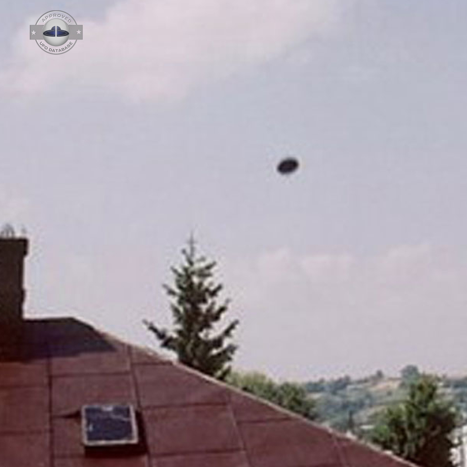 UFO was previously seen in city of Skurowa at a very high altitude UFO Picture #89-3