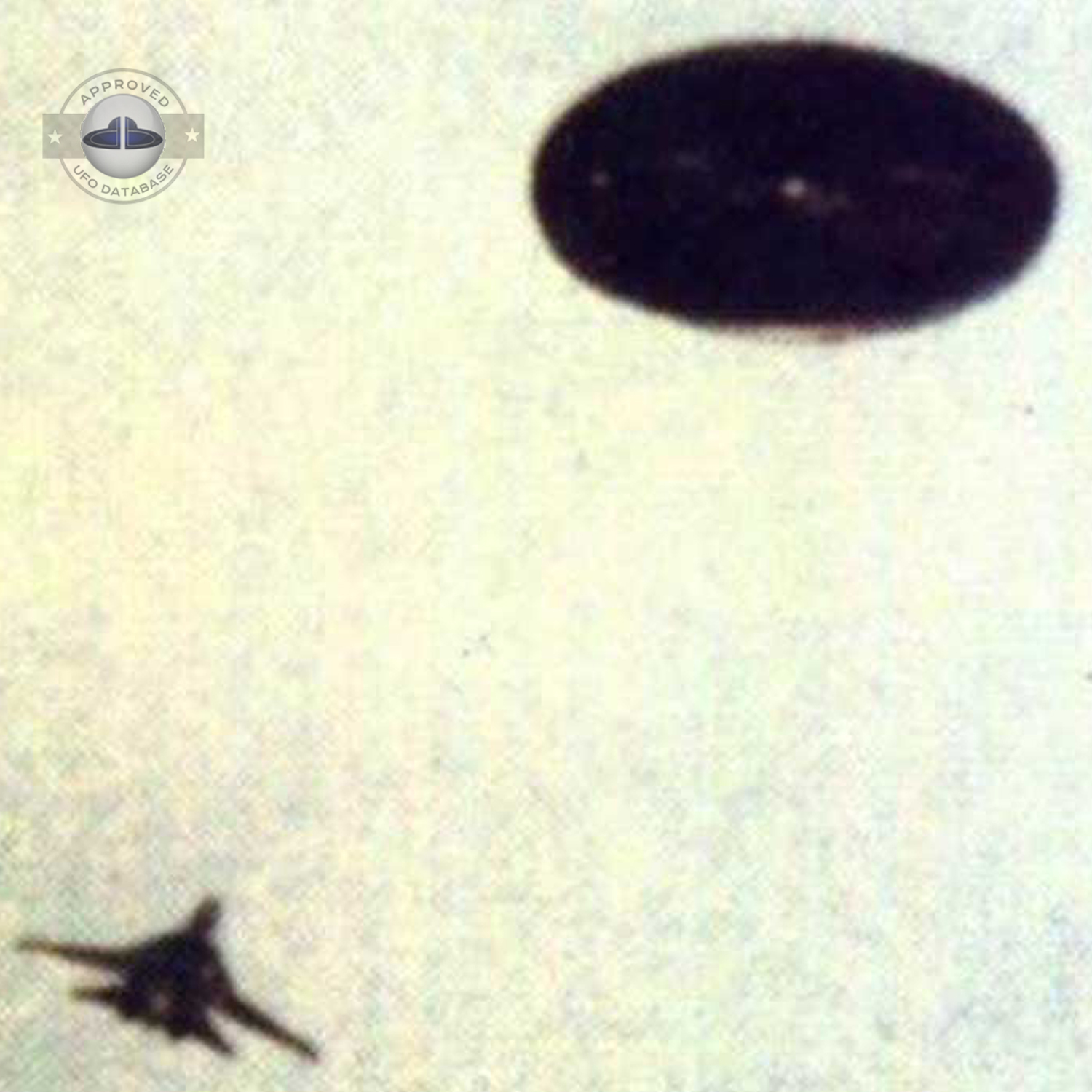 Ufo picture taken by Amaury Rivera who says that he was abducted also UFO Picture #68-6