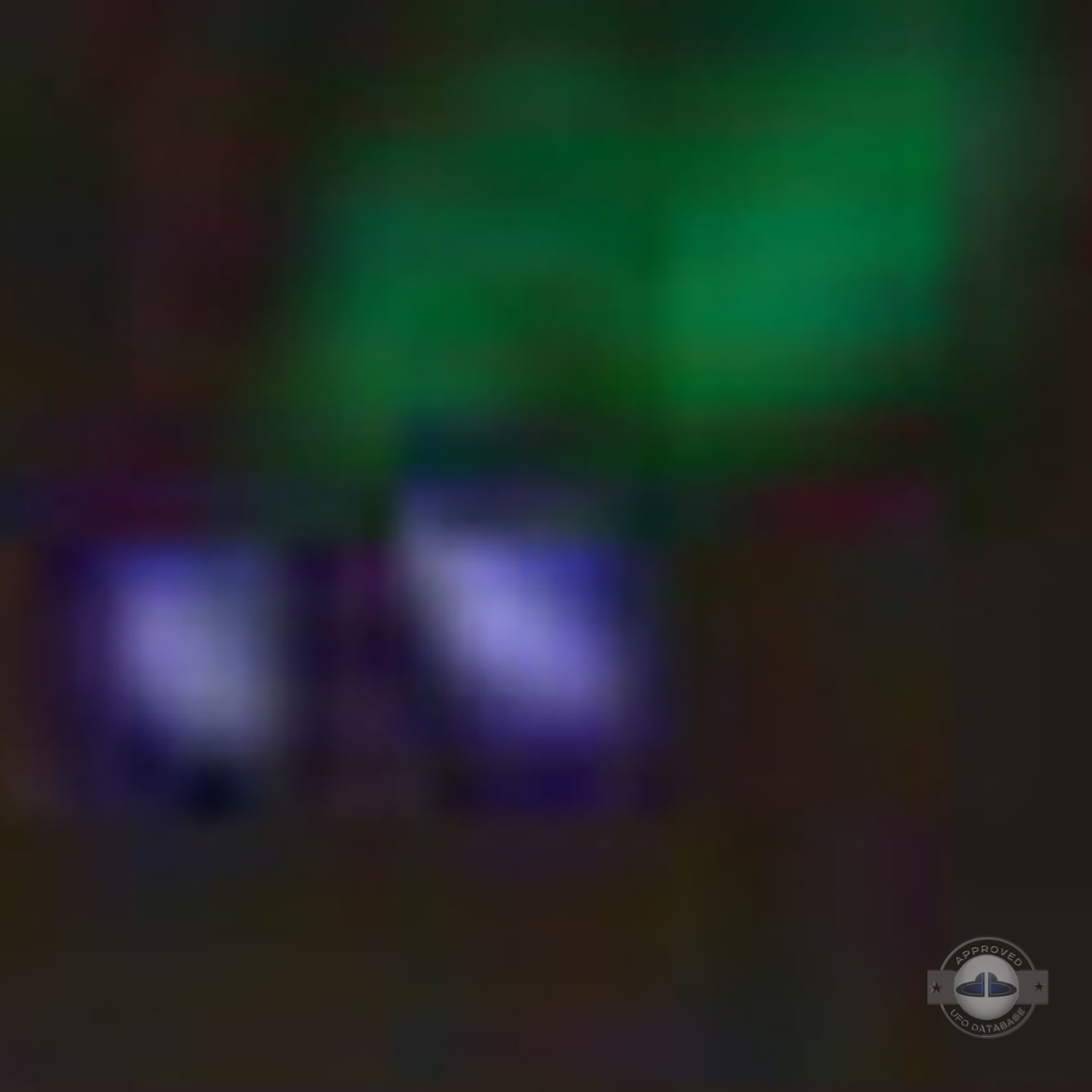 Purple glowing UFO over Giant Wild Goose Pagoda temple | China | 2009 UFO Picture #219-5