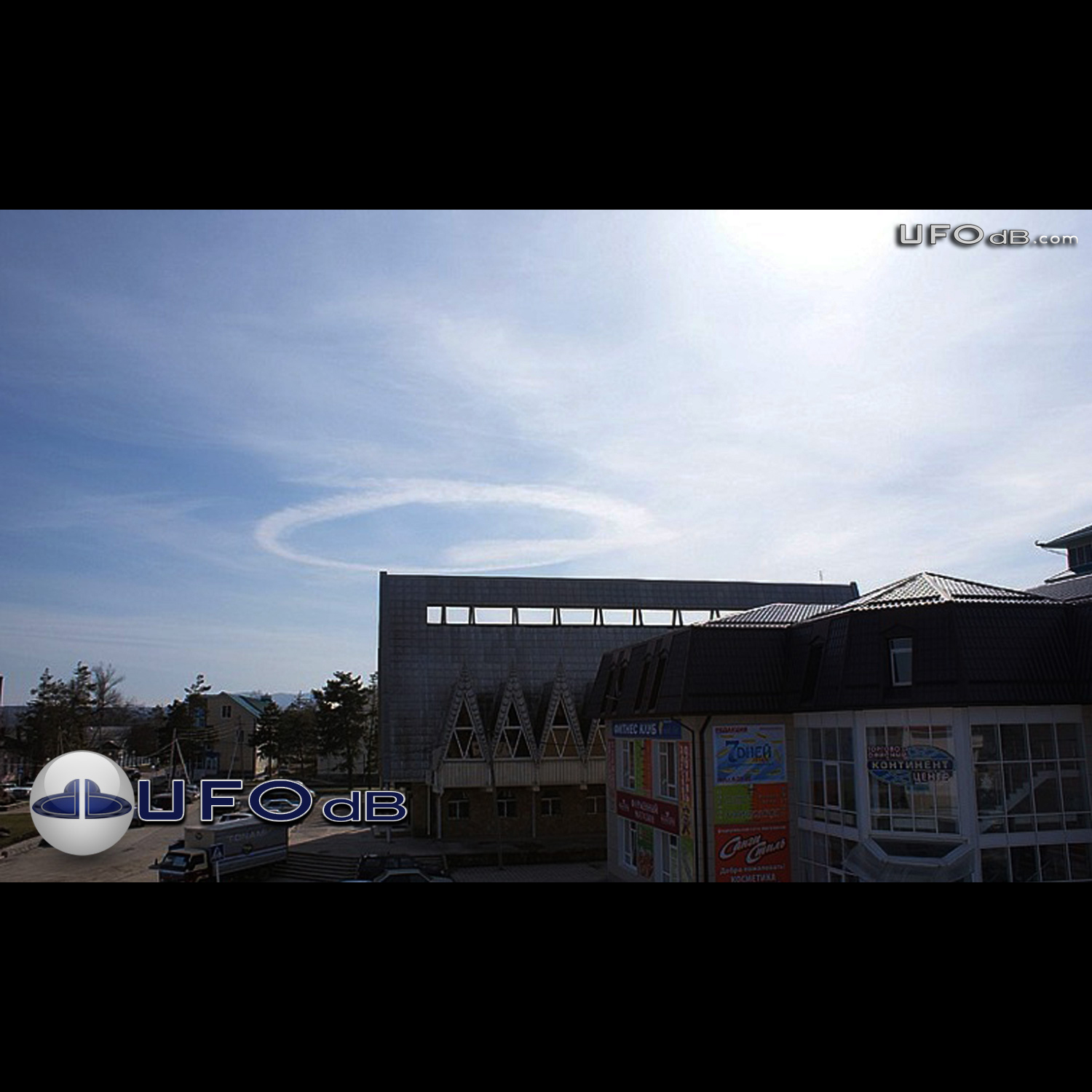 Ring Cloud UFO Float over the village of Abinsk Russia | March 14 2011 UFO Picture #339-1