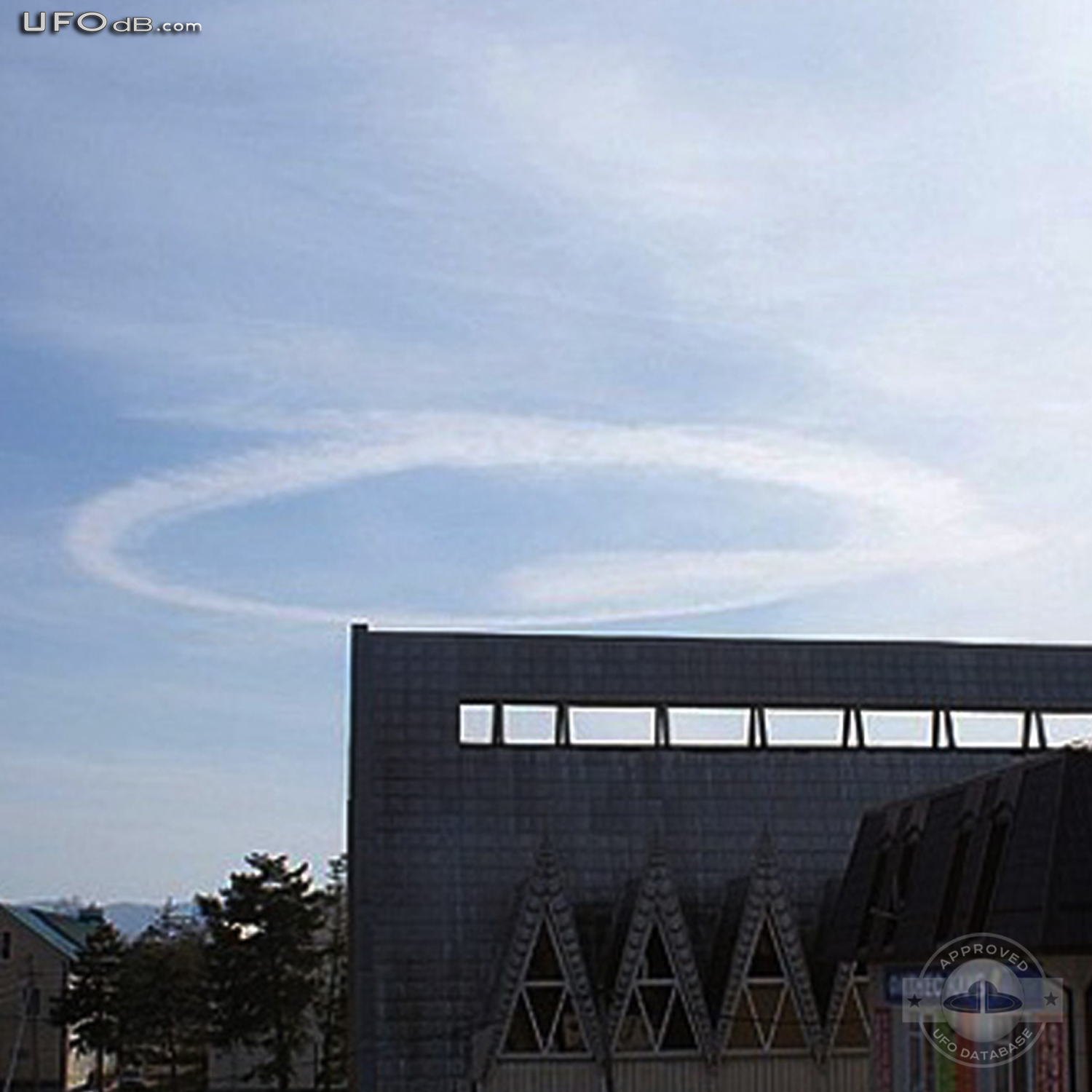 Ring Cloud UFO Float over the village of Abinsk Russia | March 14 2011 UFO Picture #339-3