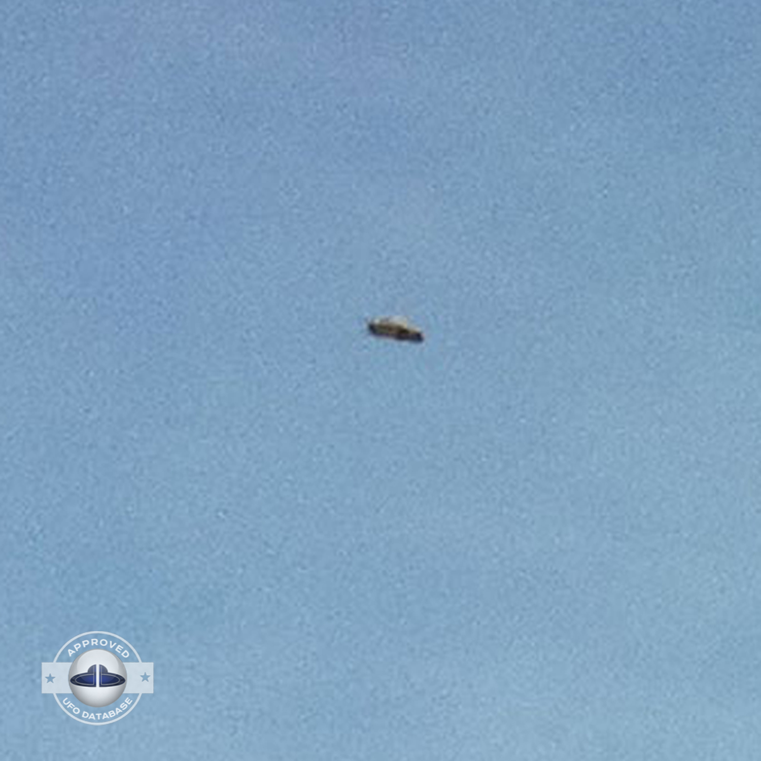 UFO picture shot at beach in Santo Antonio de Jesus, Brazil 2011 UFO Picture #155-4