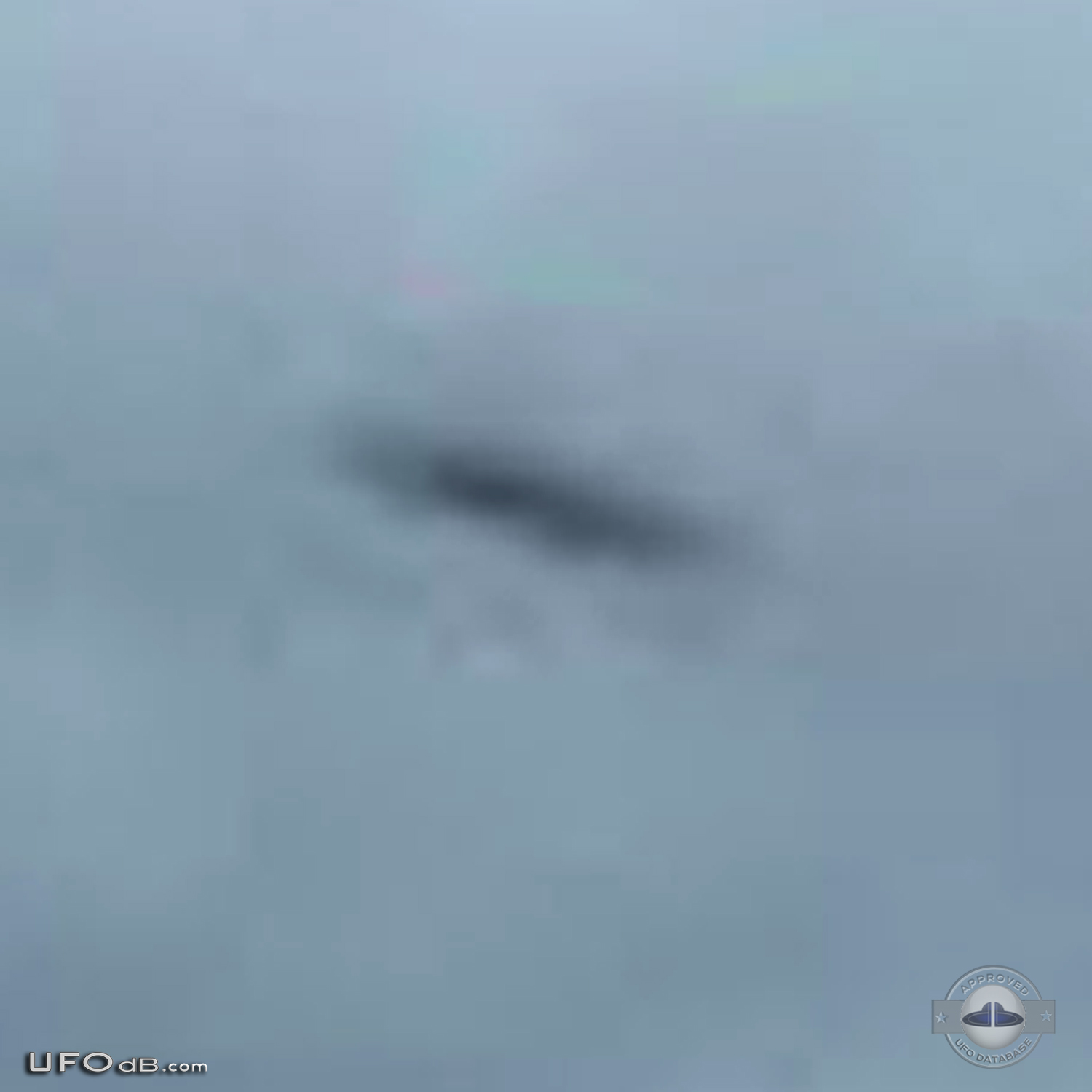 Saucer UFO caught on picture near Silbury Hill in Wiltshire county UK UFO Picture #480-6