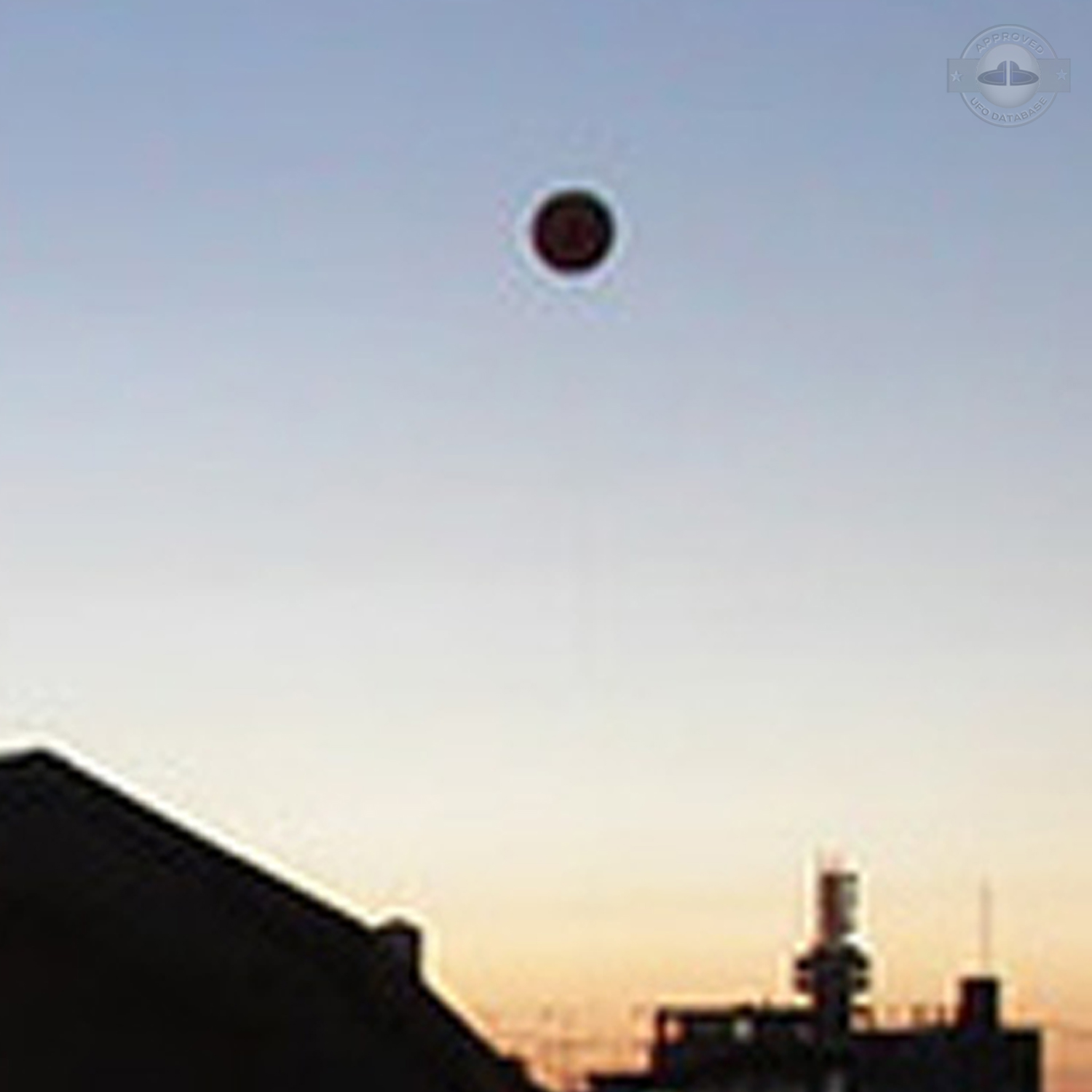 UFO seen over Daegu at sun down | Gyeongsangbuk-do, South Korea 2005 UFO Picture #206-4