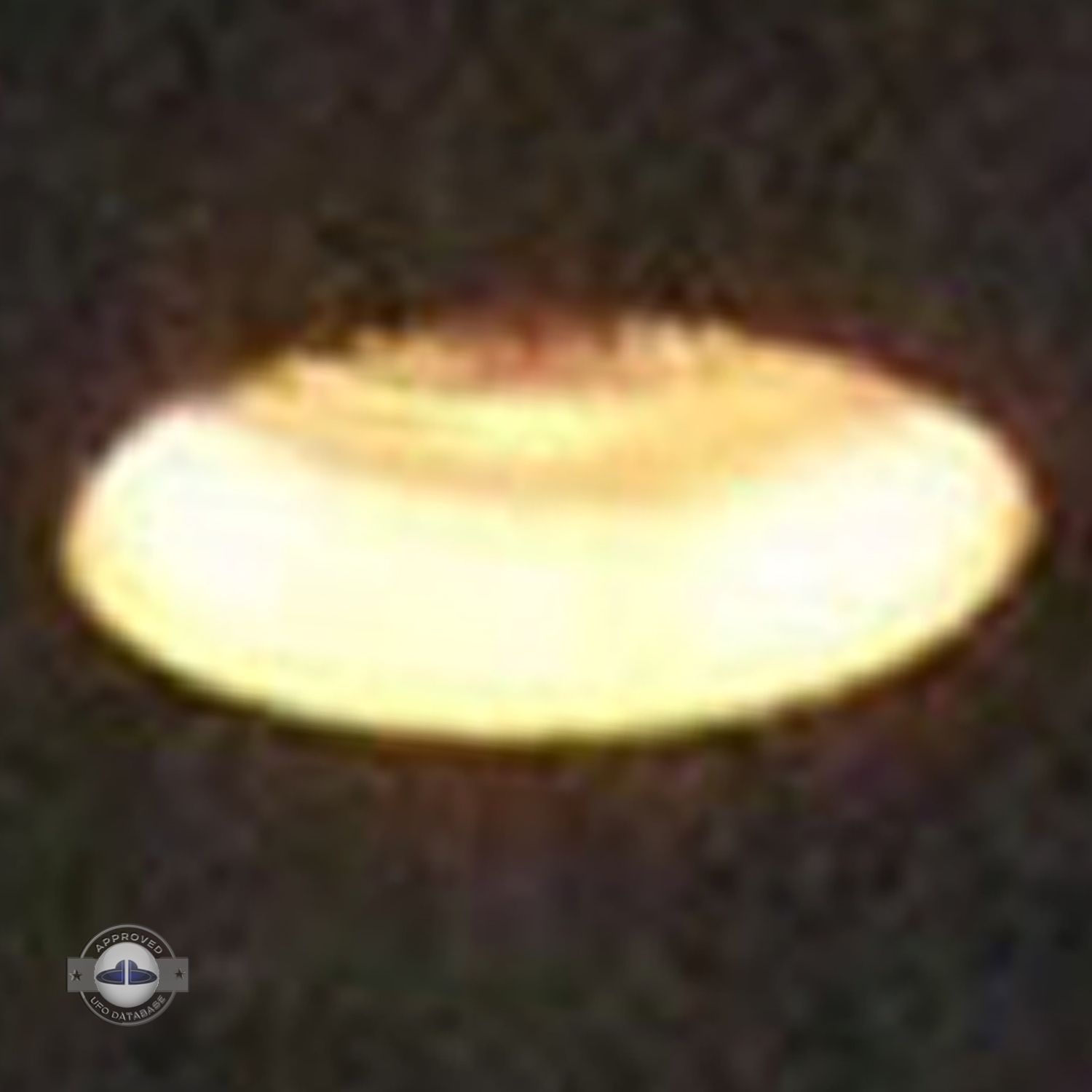 Light Orange glowing UFO saucer over Nagoya, Chubu | Japan 2007 UFO Picture #201-7