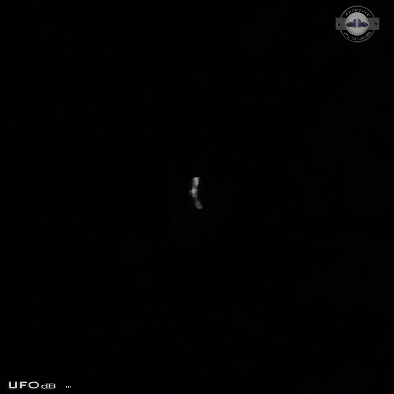 Seen from distance unmoving much larger other stars - Gatineau Quebec  UFO Picture #767-6