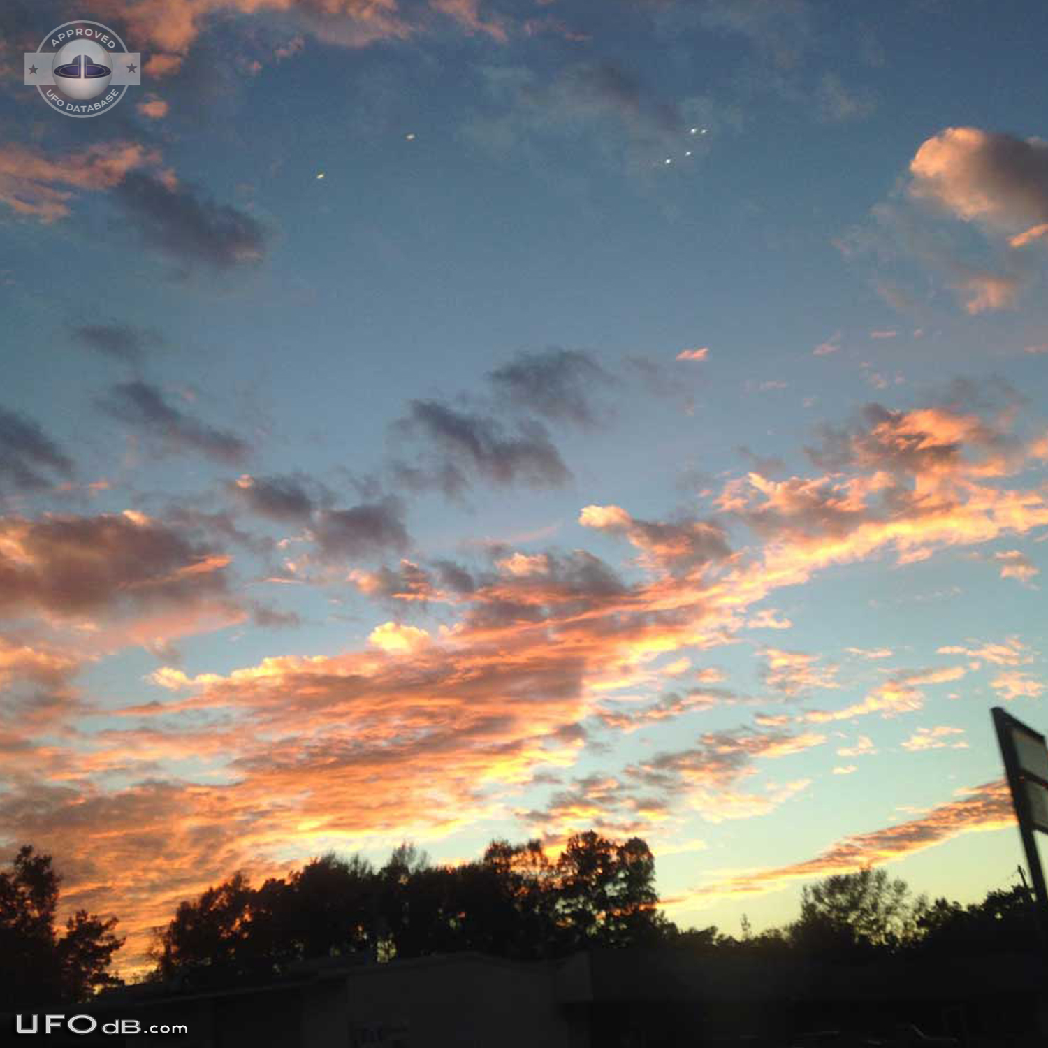 Series of pictures get a fleet of UFOs over Carriere, Mississippi 2013 UFO Picture #558-5