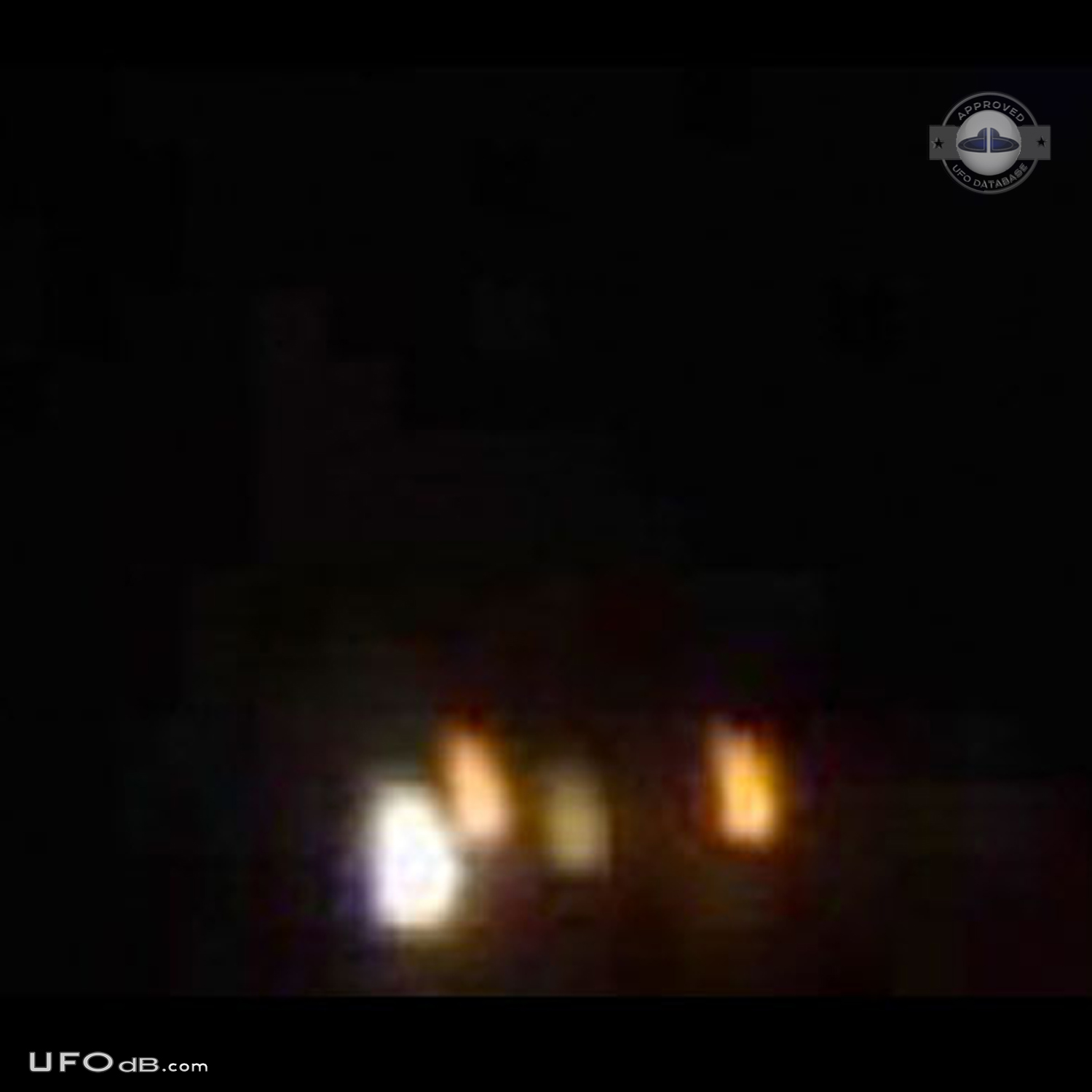 Several UFO pulsating orbs uses same flight pattern in Illinois 2012 UFO Picture #502-3