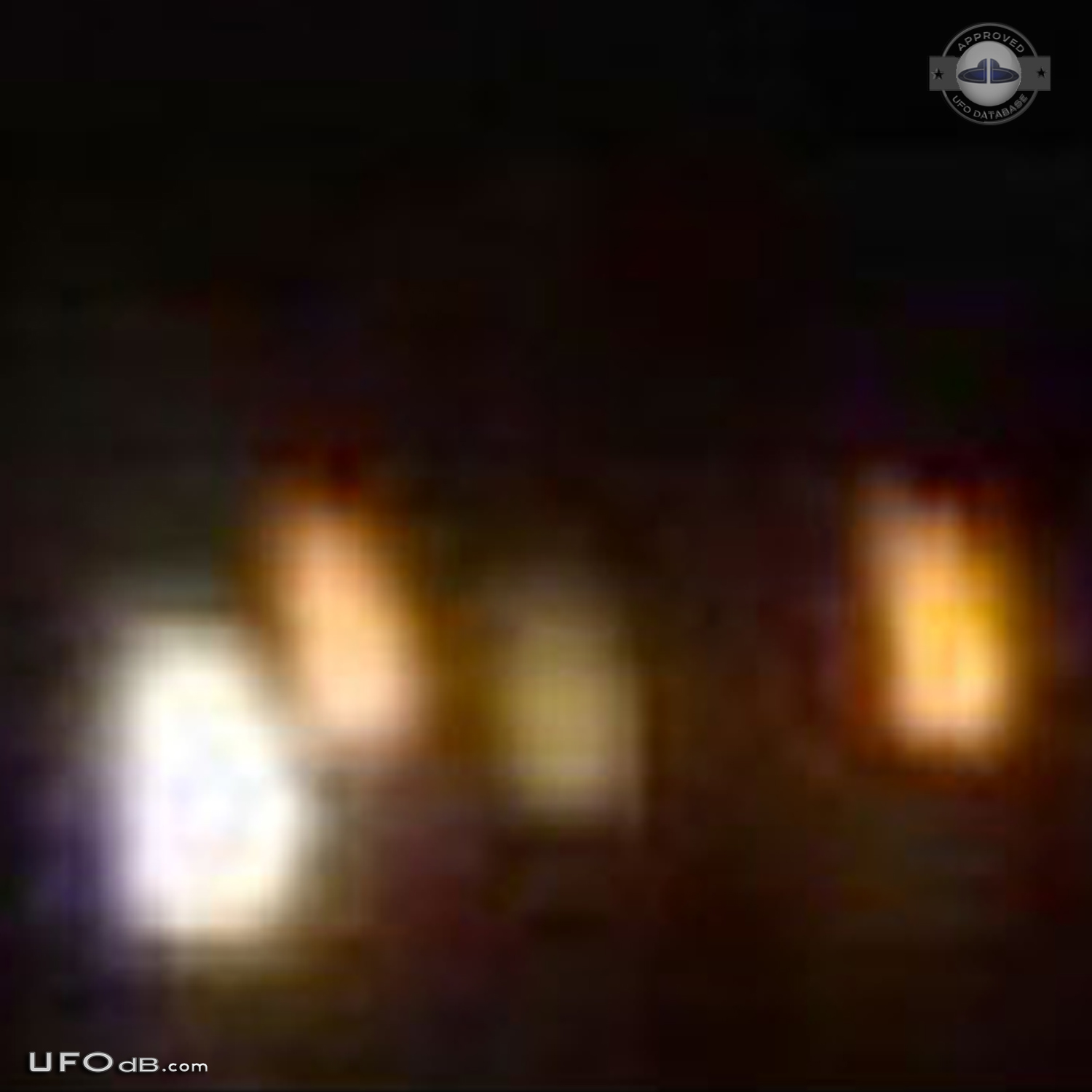 Several UFO pulsating orbs uses same flight pattern in Illinois 2012 UFO Picture #502-4
