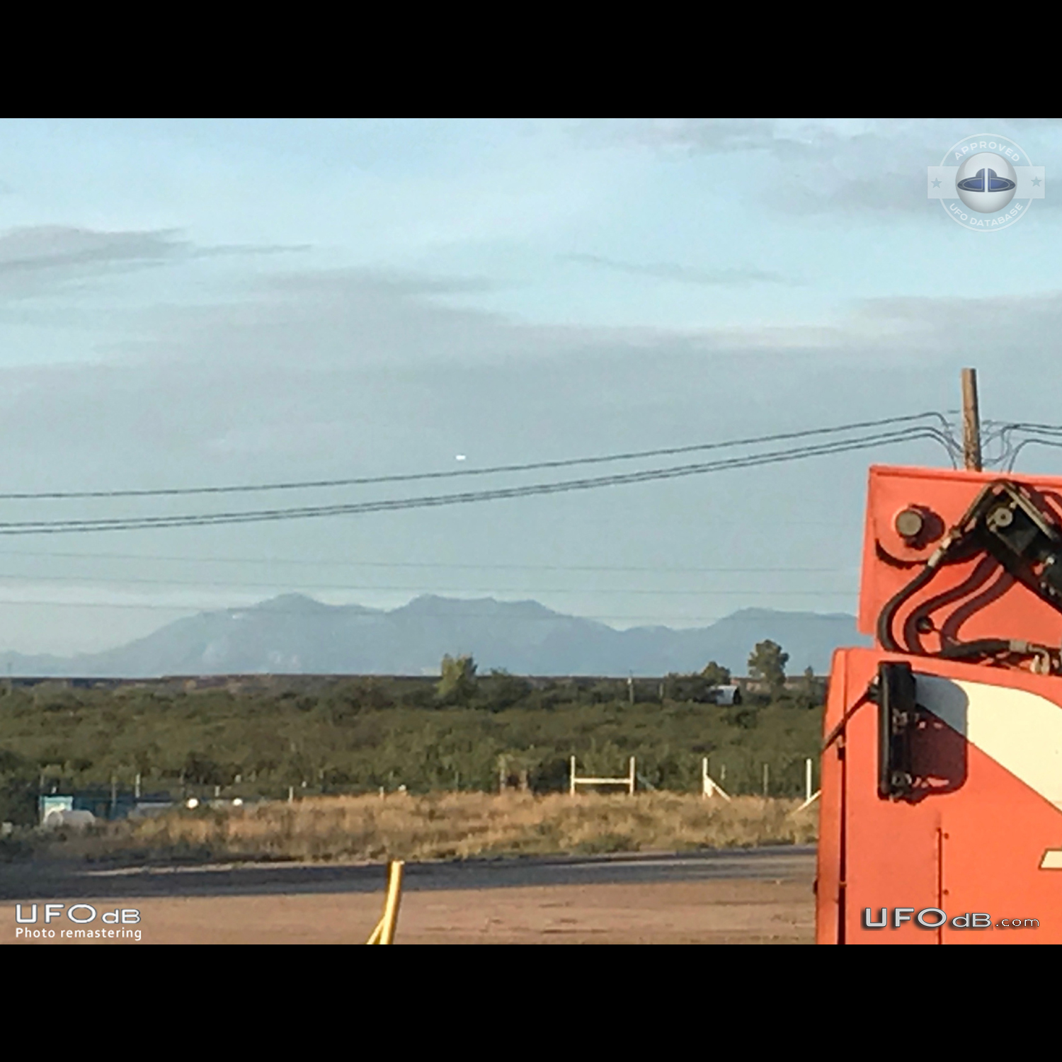 Shiny UFO stopped in the sky and quickly moved near Benson Arizona USA UFO Picture #846-1