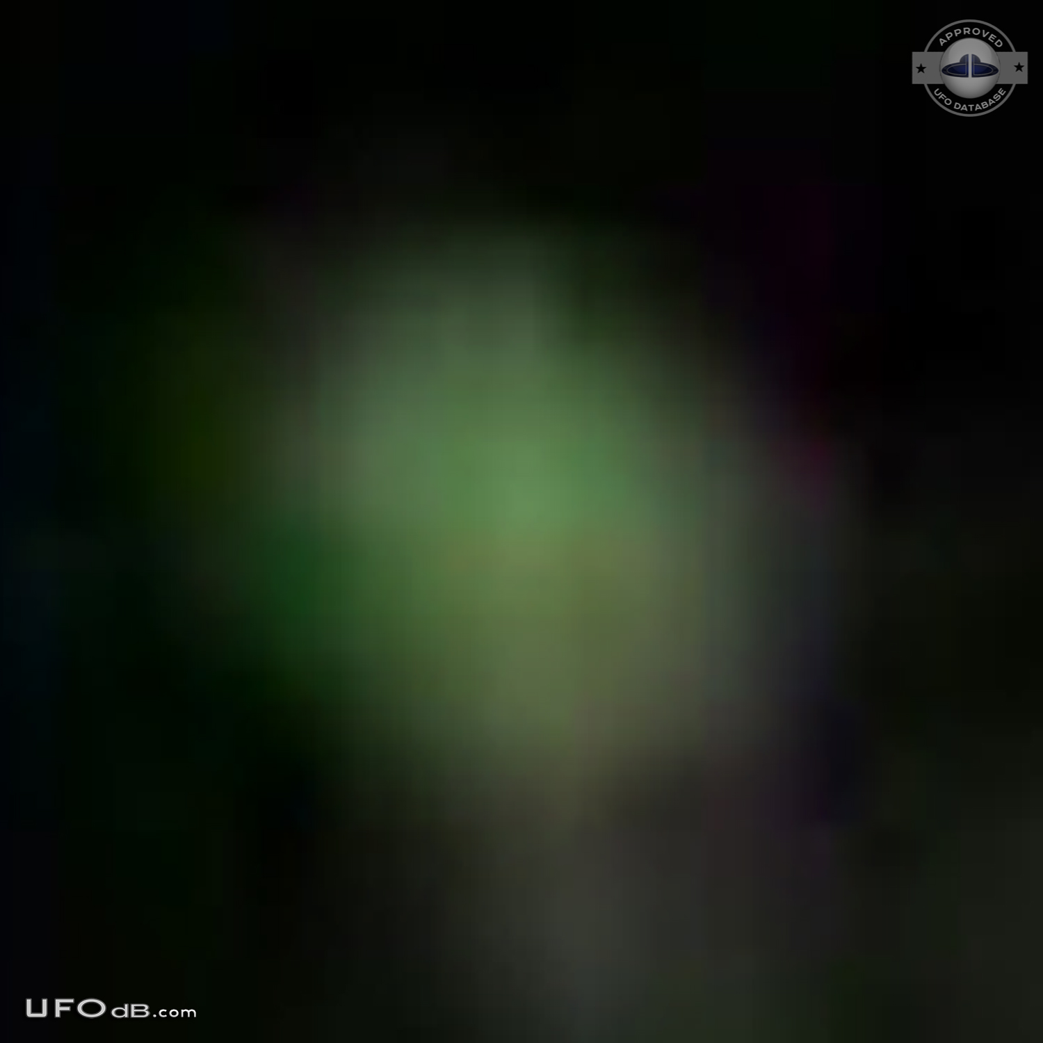 Silent UFO seen near woodland area Huddersfield UK on May 2011 UFO Picture #641-6