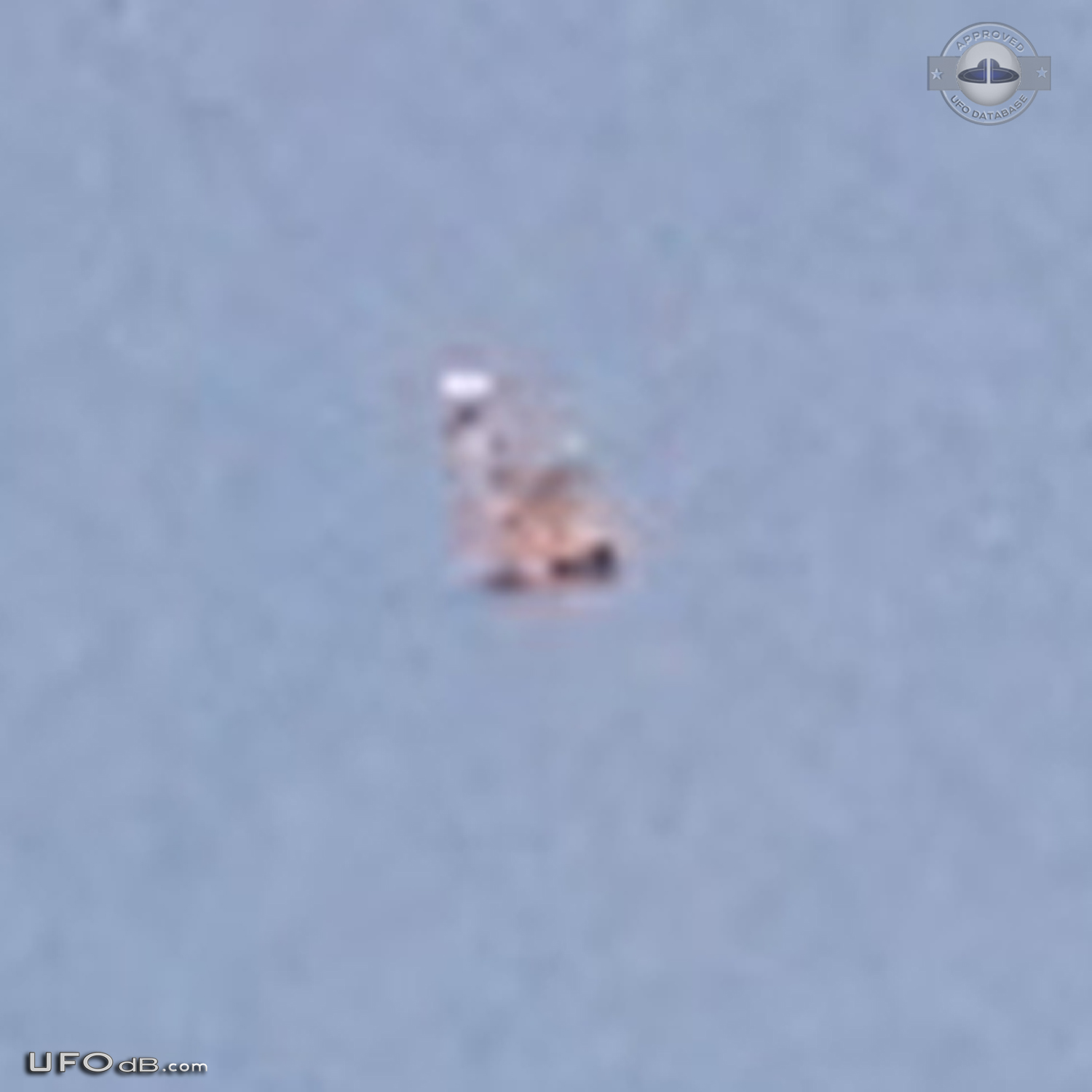Silent UFO with copper colored panels in Burbank California Photo 2012 UFO Picture #535-3