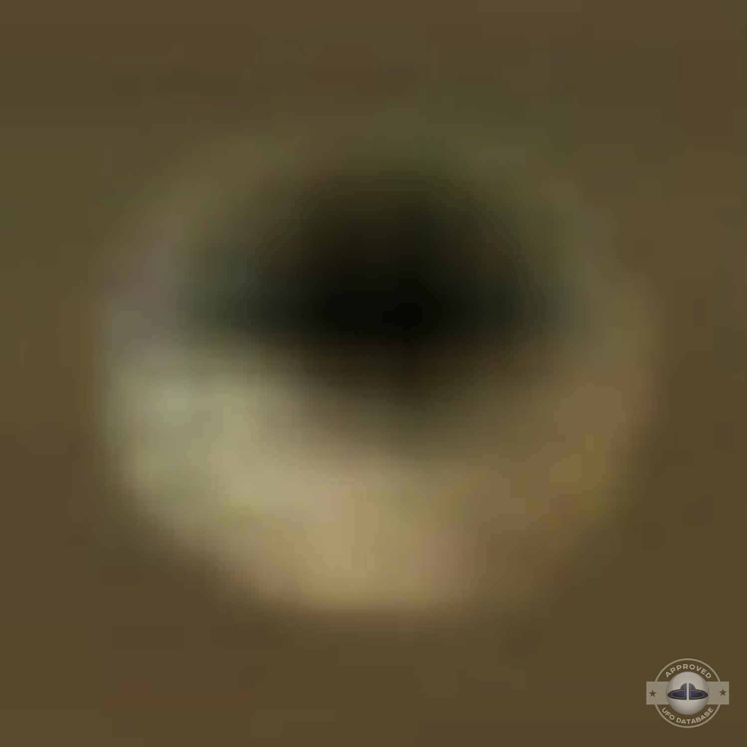 Silver metallic UFO probe in the desert of Chile | Iquique April 2010 UFO Picture #221-8