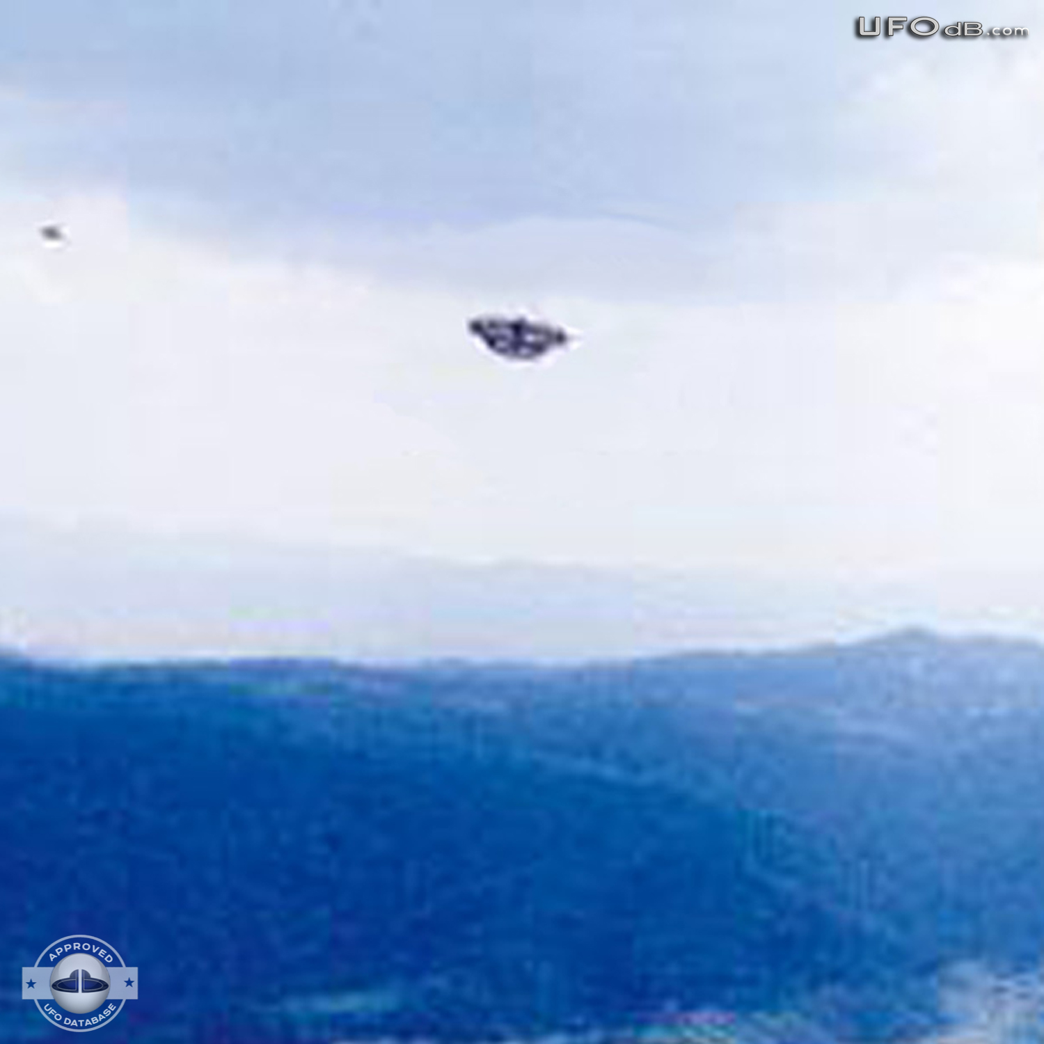 Songhua Ba Reservoir visited by a UFO | Kunming, China | May 22 2011 UFO Picture #341-3