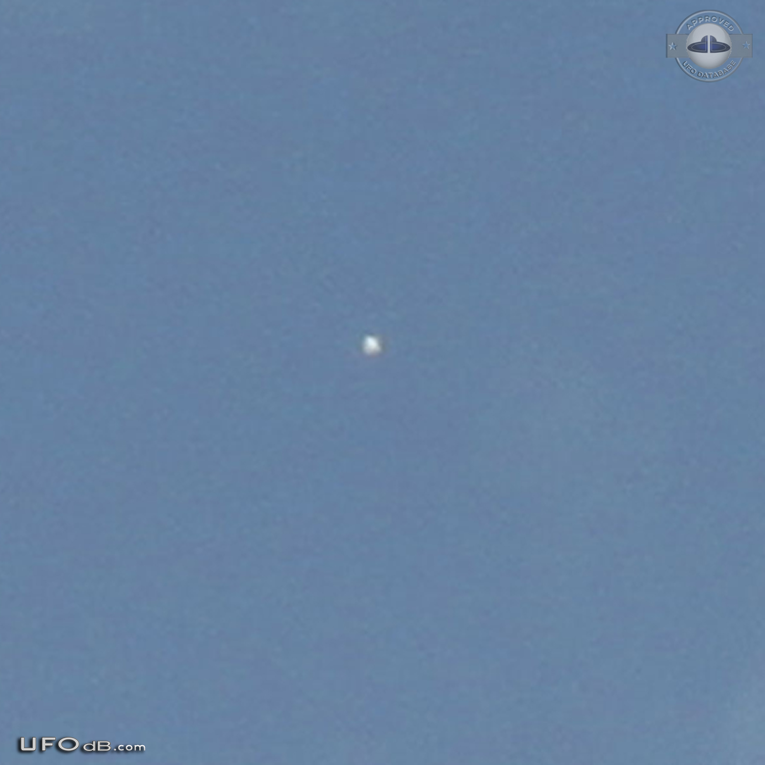 Sphere UFO in bright daylight caught on photo over Vienna Austria 2011 UFO Picture #494-2