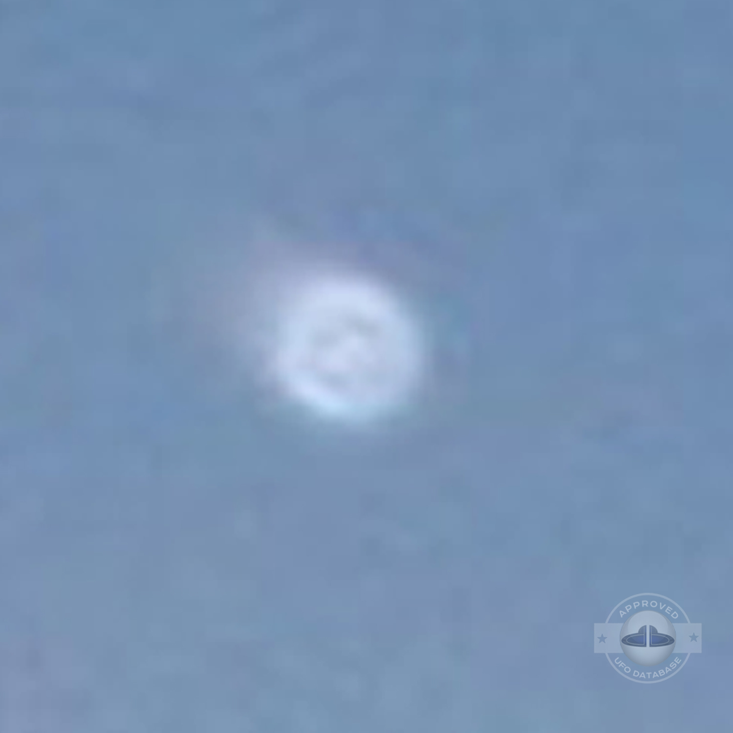 UFO picture near the famous Great Sphinx of Giza by a tourist | Egypt UFO Picture #143-7