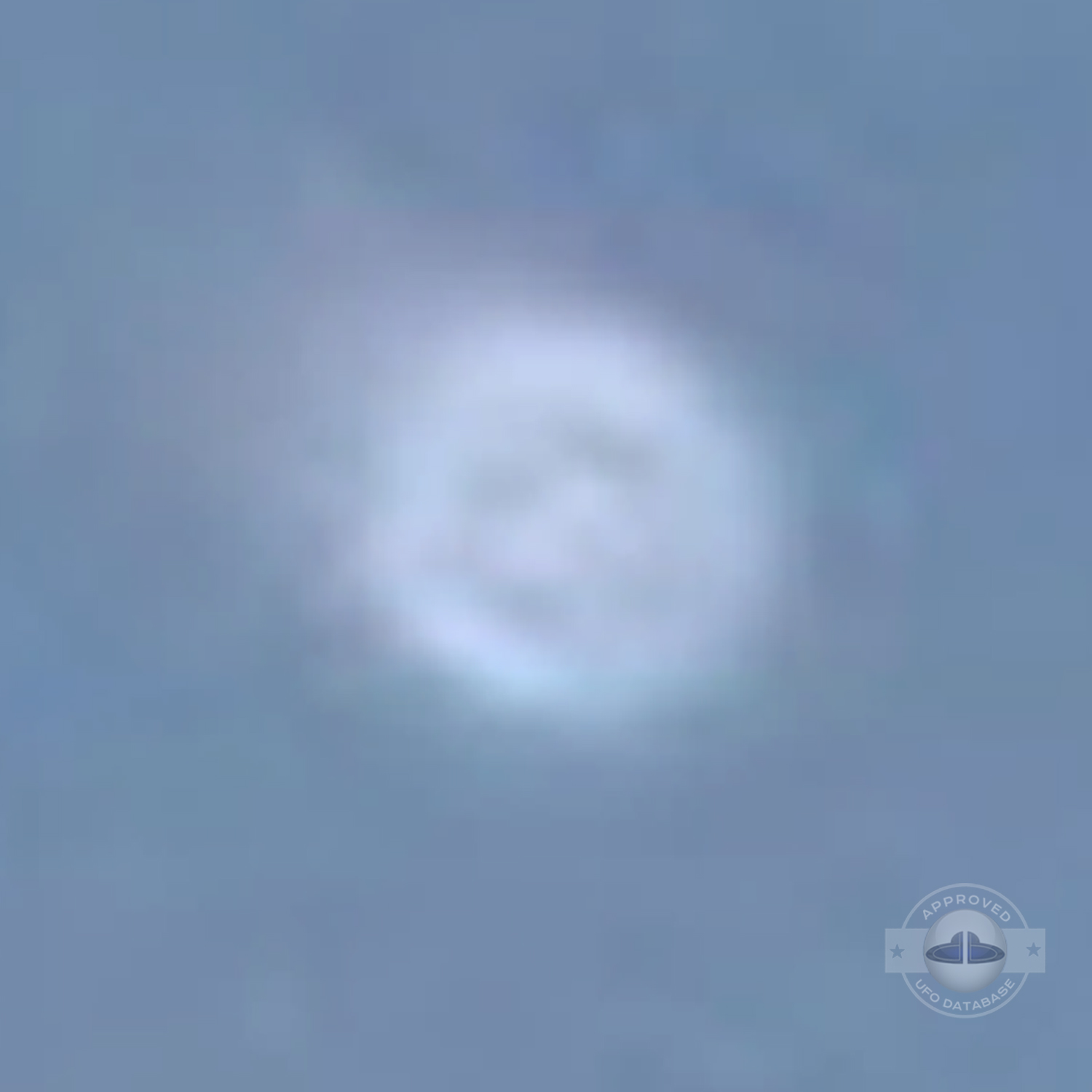 UFO picture near the famous Great Sphinx of Giza by a tourist | Egypt UFO Picture #143-8