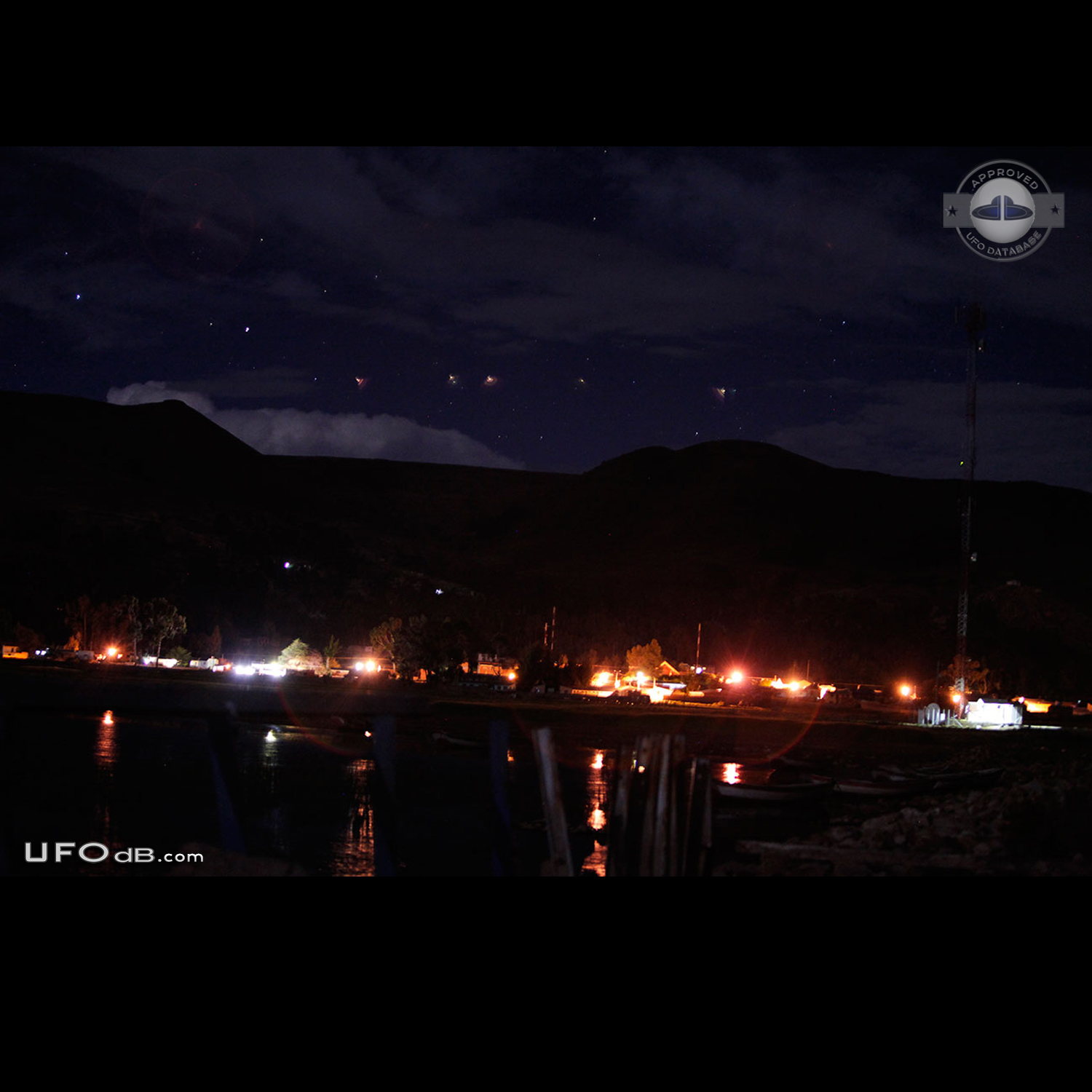 Strange lights appearing in the sky and then dissapearing UFO Picture #577-2