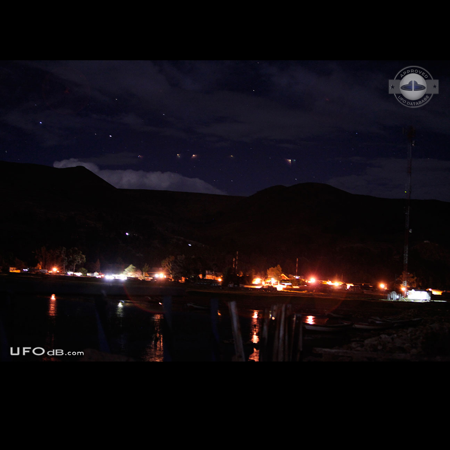 Strange lights appearing in the sky and then dissapearing UFO Picture #577-3