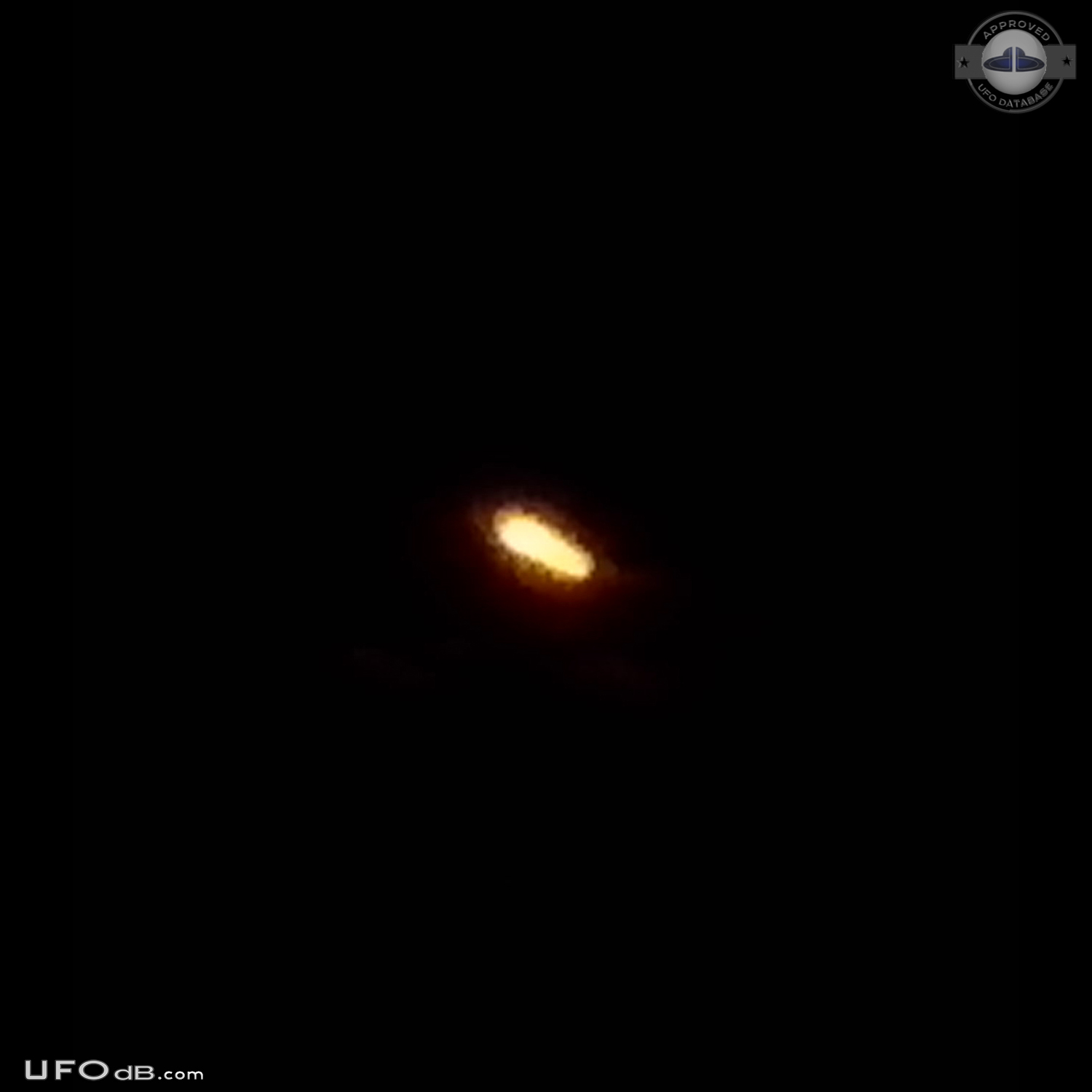 Taking shot of pool aimed camera at night sky saw bright object UFO Picture #579-1