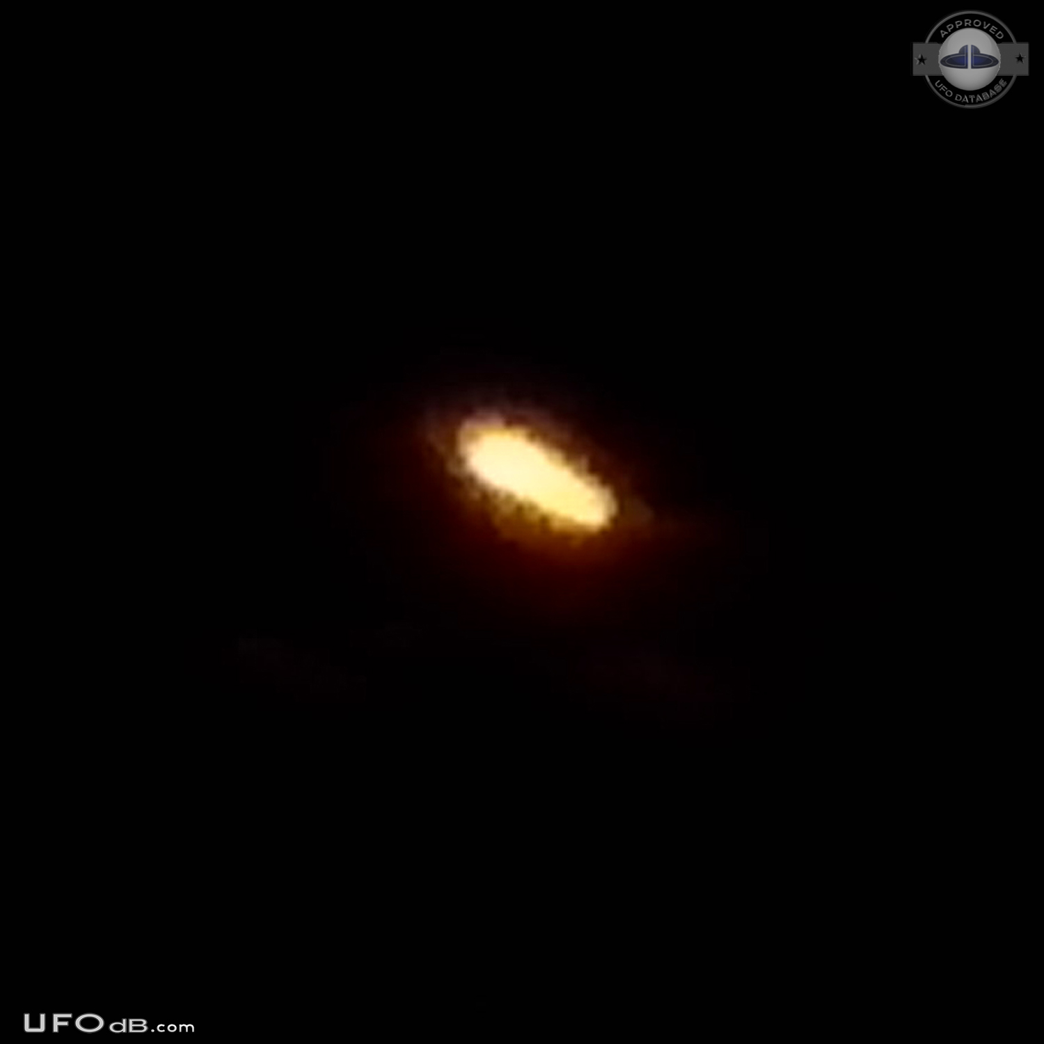 Taking shot of pool aimed camera at night sky saw bright object UFO Picture #579-2