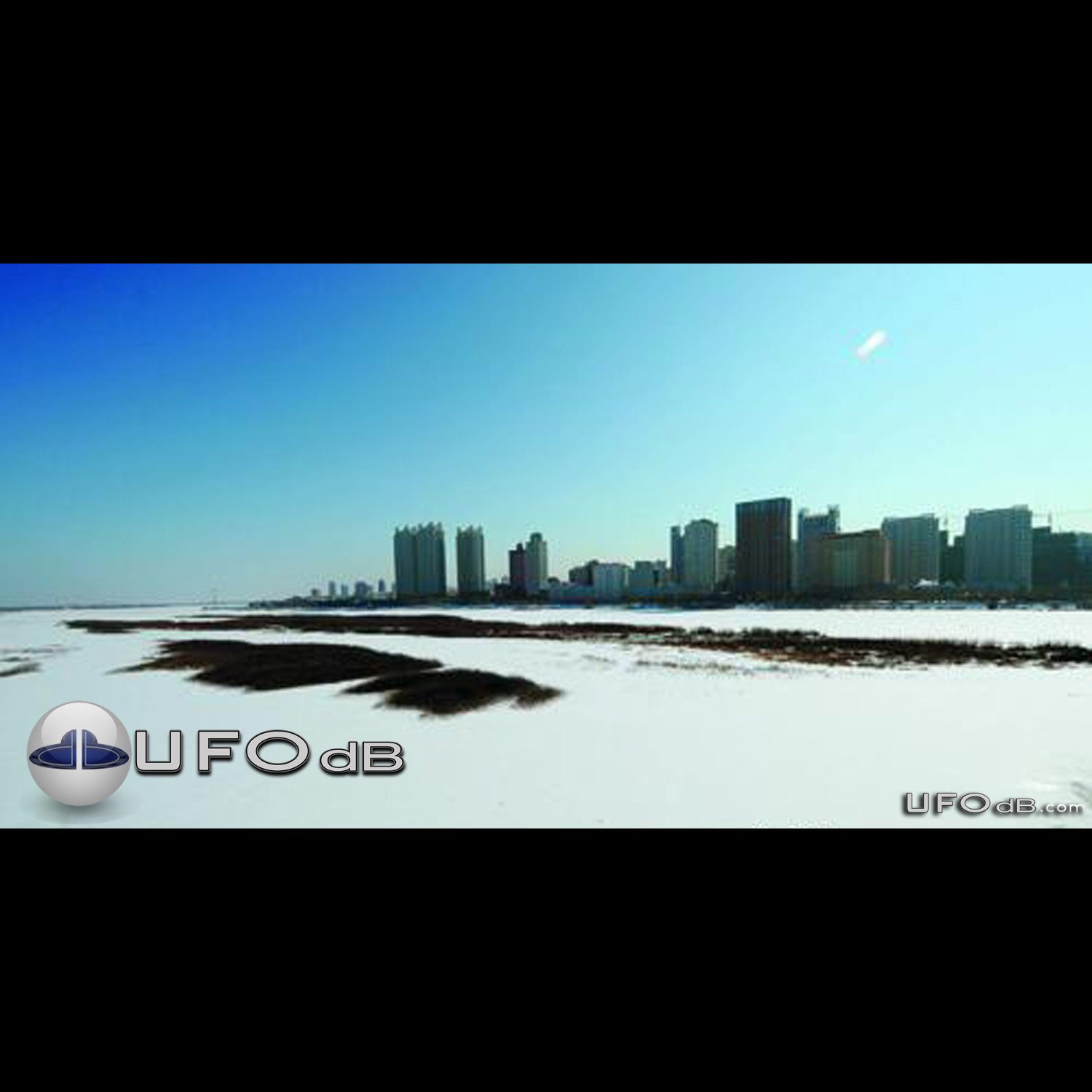 Teacher see UFO on Songhua River Bridge in Harbin, China | March 2009 UFO Picture #246-1