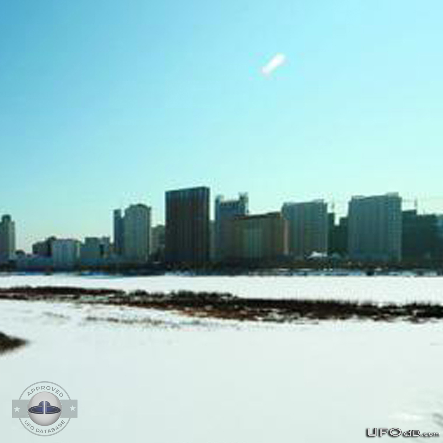 Teacher see UFO on Songhua River Bridge in Harbin, China | March 2009 UFO Picture #246-2