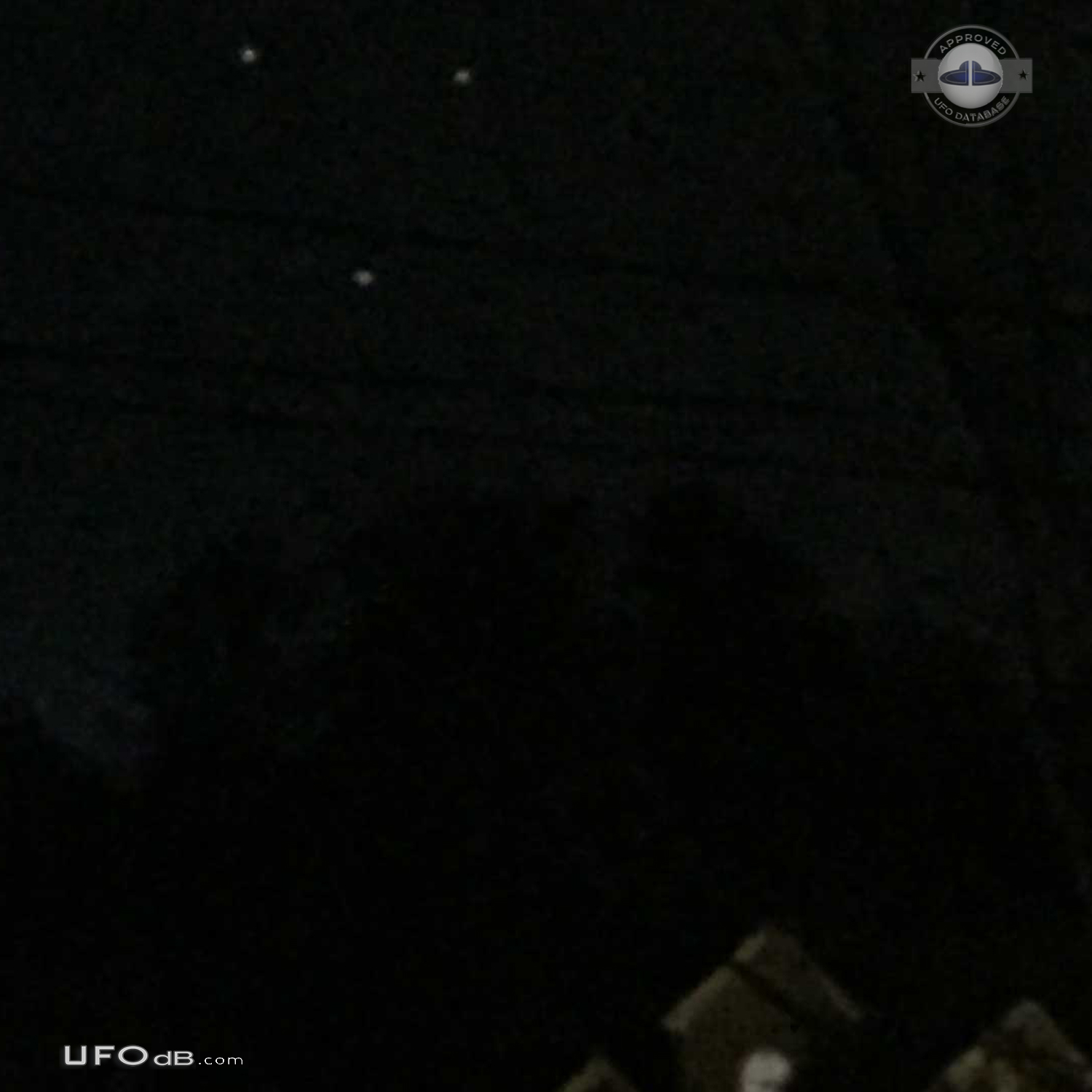 Three slowly moving UFOs in shape of inverted triangle Alabama 2016 UFO Picture #774-2