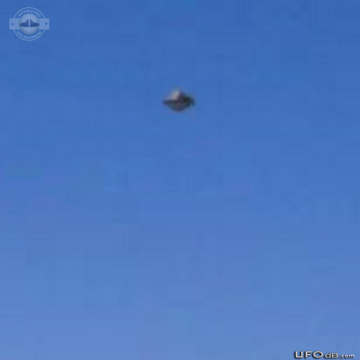 A UFO is photograph in the Icy mountains of Tibet, China February 2011 UFO Picture #251-4