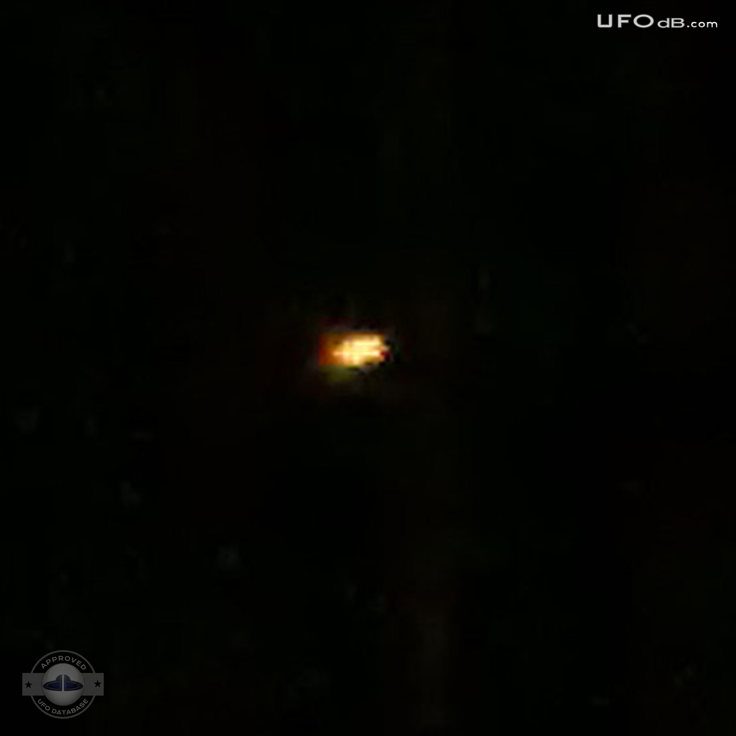 Too slow to be an airplane - UFO picture - South Africa January 1 2011 UFO Picture #278-2