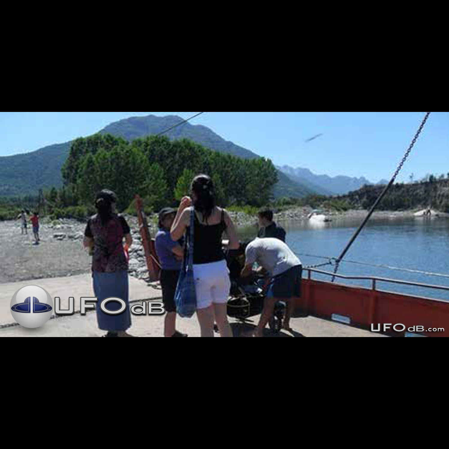Tourist UFO picture published in Newspaper in San Fabian, Chile | 2011 UFO Picture #262-1