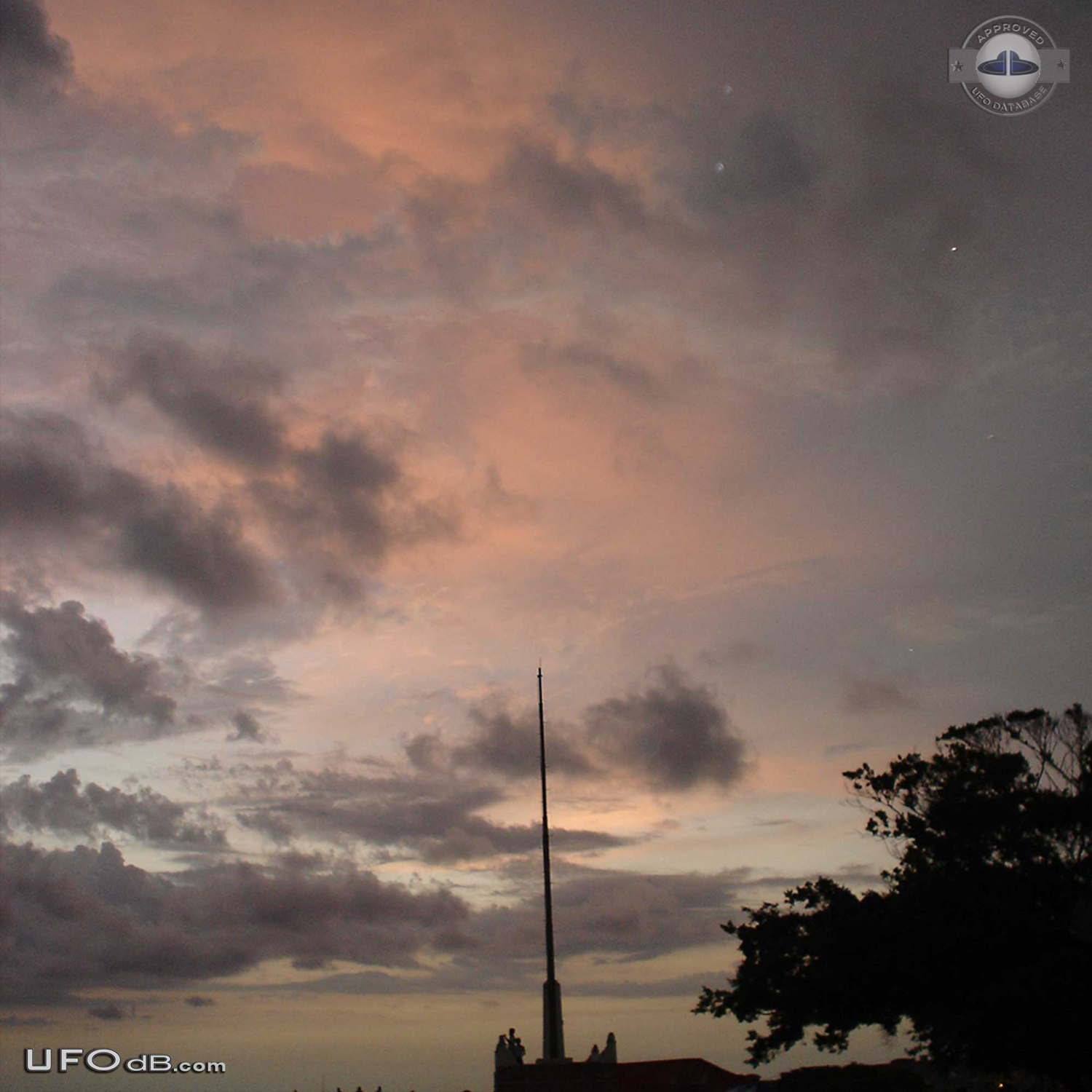 Triangular UFO formation caught on picture in Havana, Cuba in 2005 UFO Picture #442-1