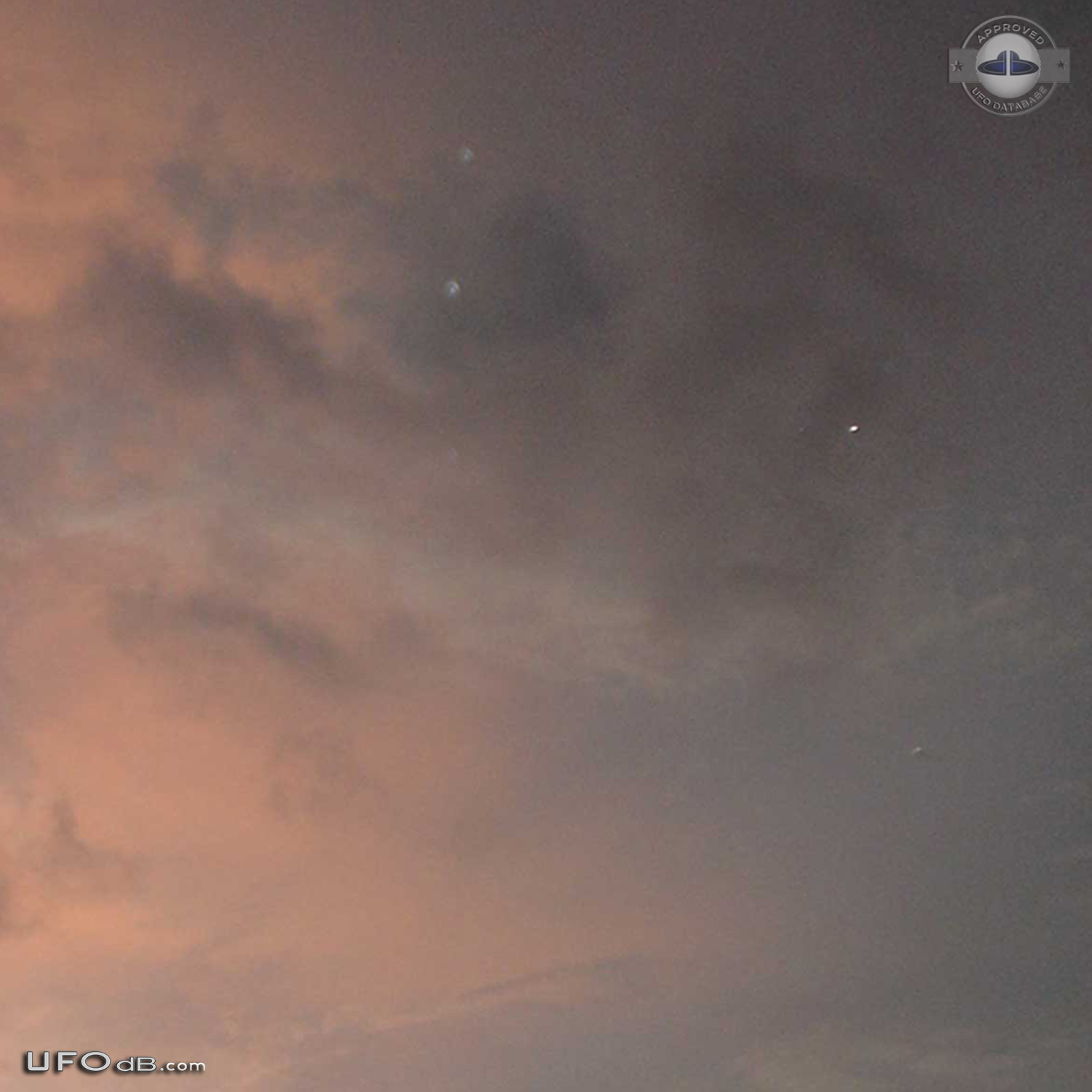 Triangular UFO formation caught on picture in Havana, Cuba in 2005 UFO Picture #442-2