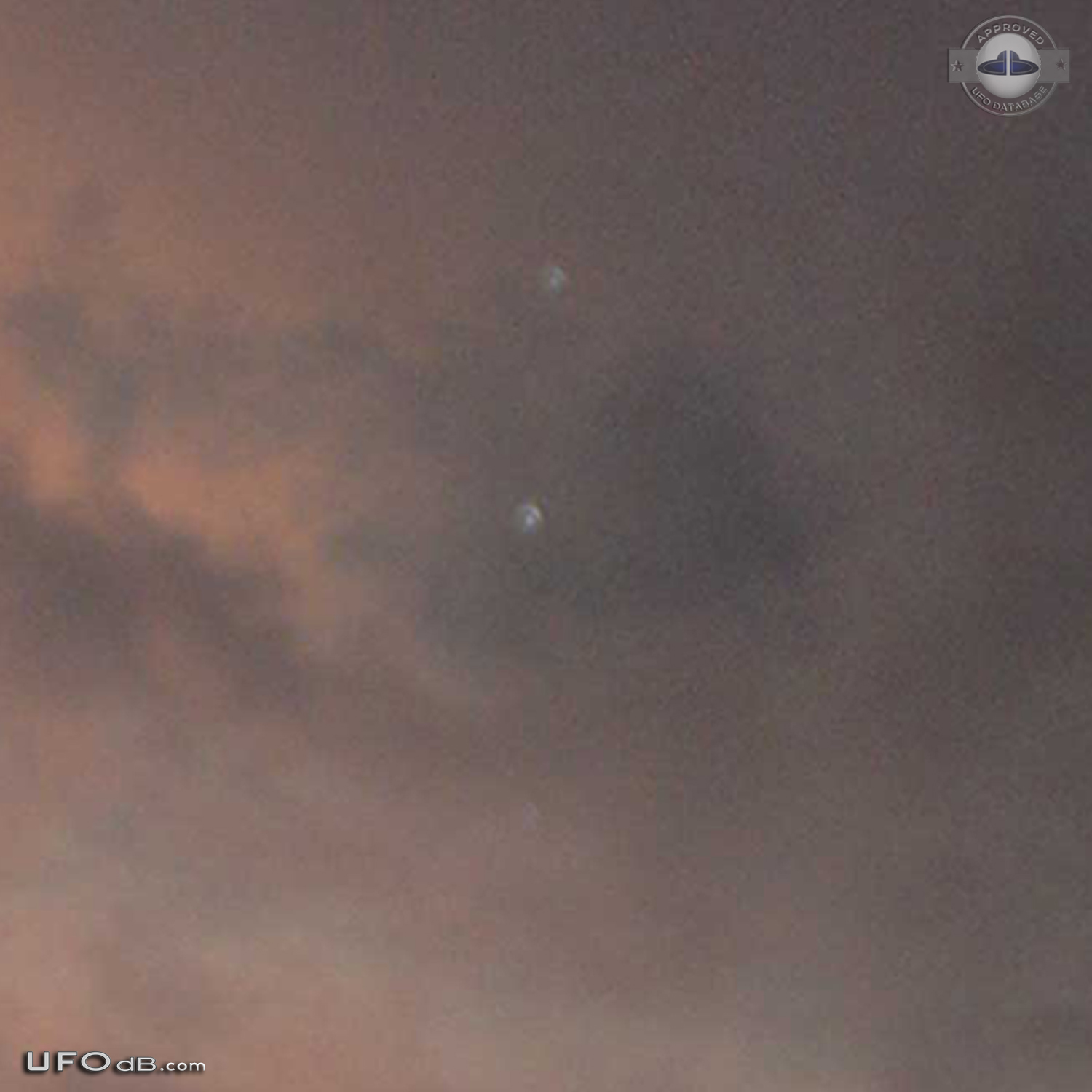 Triangular UFO formation caught on picture in Havana, Cuba in 2005 UFO Picture #442-3