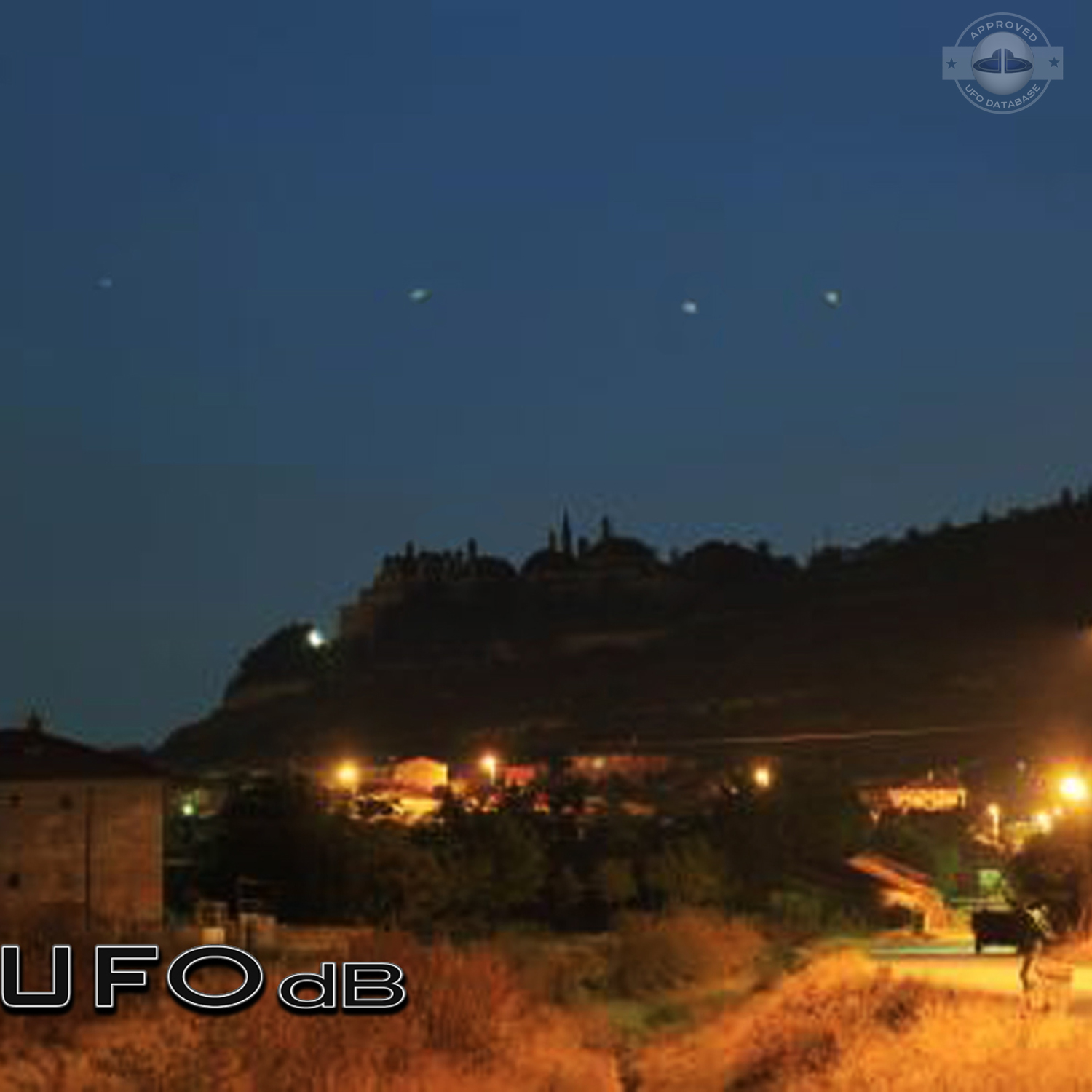 Journalist takes UFO pictures near Eskisehir Turkey | July 27 2010 UFO Picture #198-2