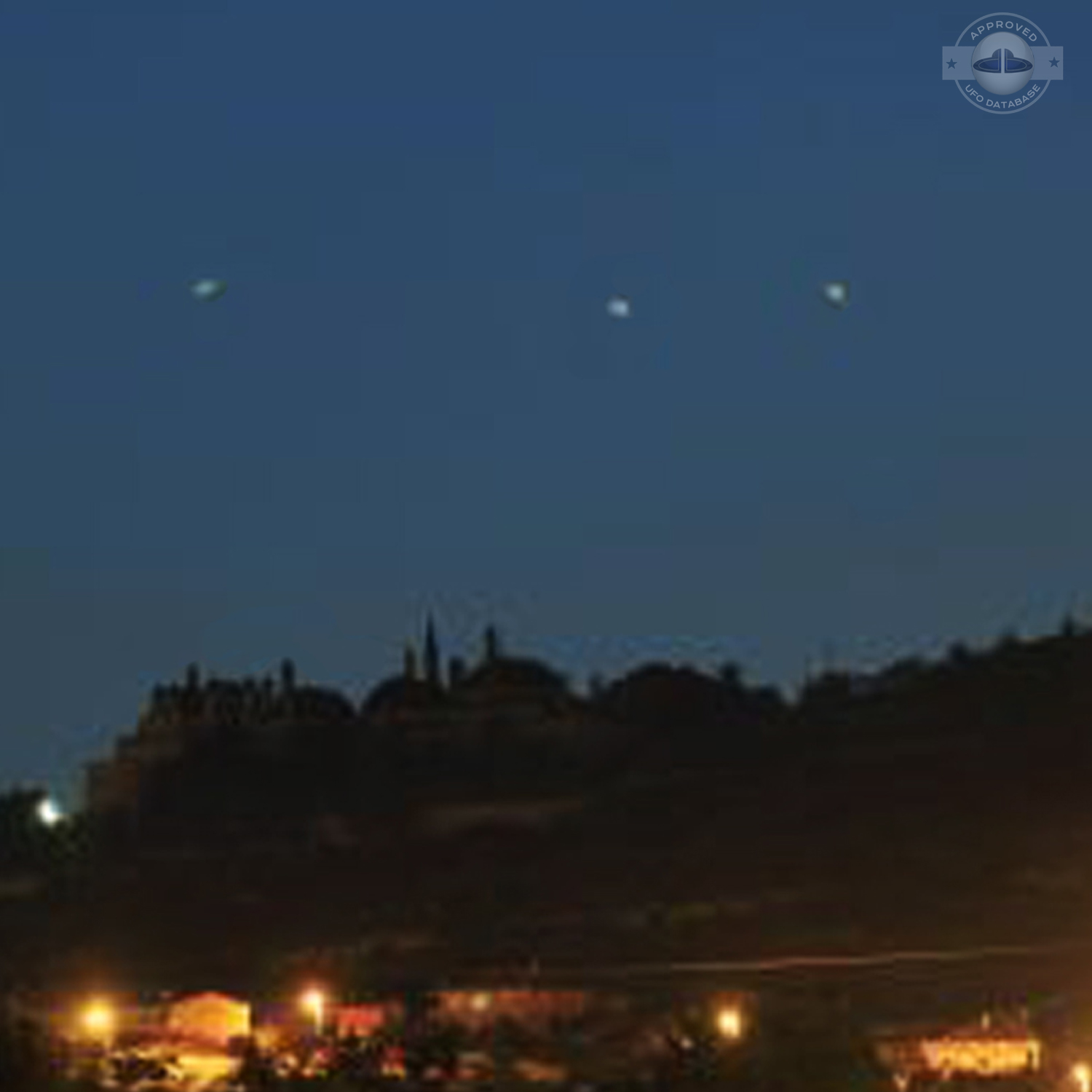 Journalist takes UFO pictures near Eskisehir Turkey | July 27 2010 UFO Picture #198-3