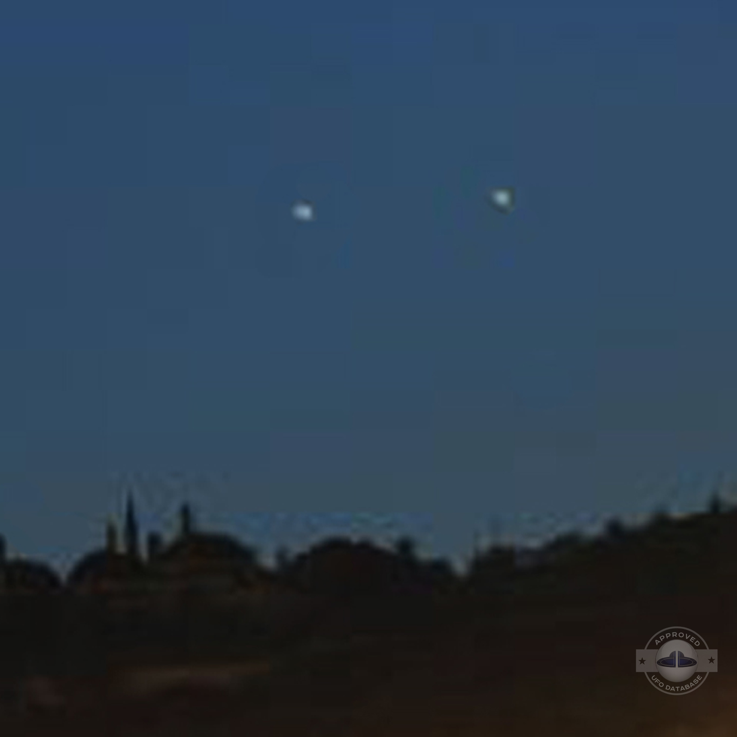 Journalist takes UFO pictures near Eskisehir Turkey | July 27 2010 UFO Picture #198-4