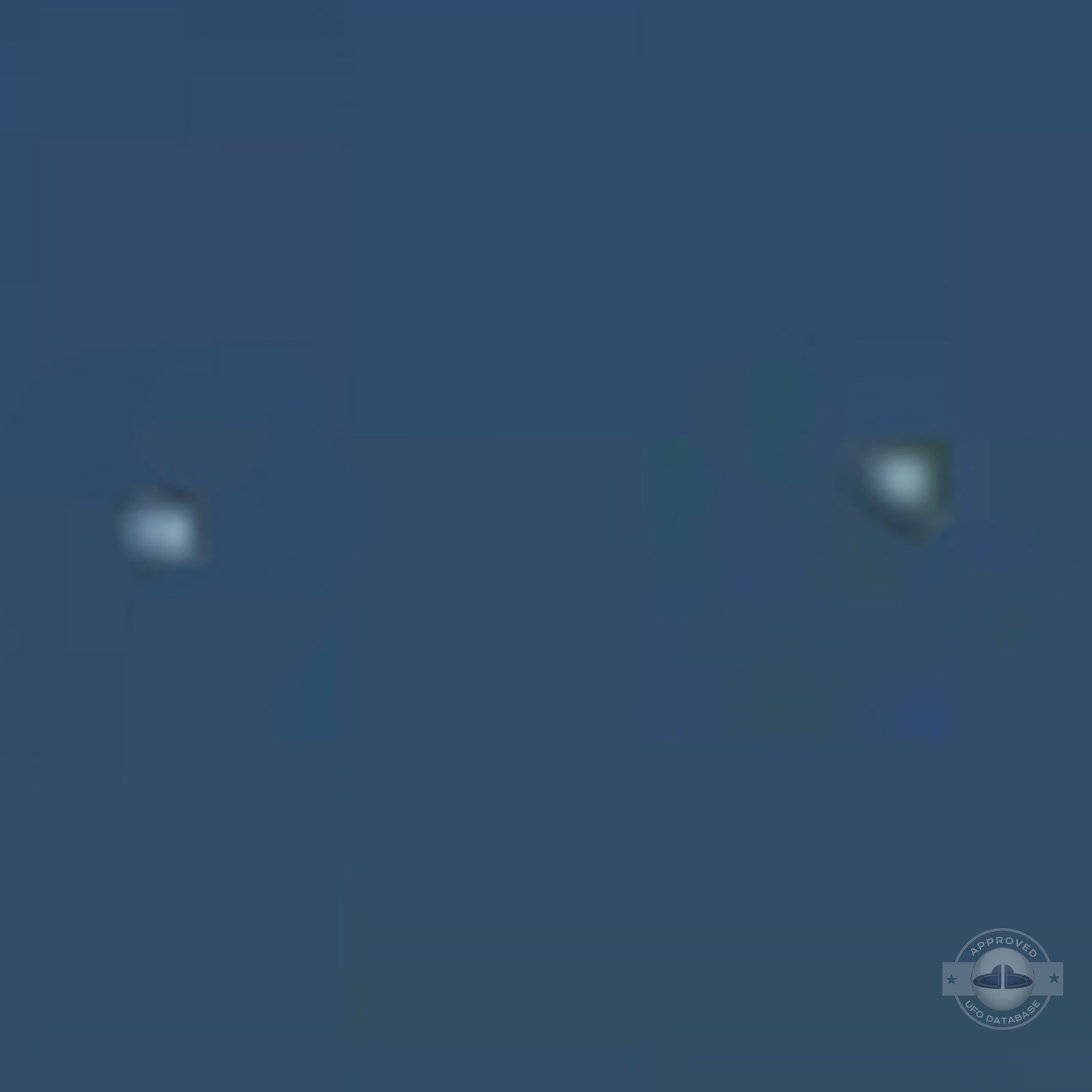 Journalist takes UFO pictures near Eskisehir Turkey | July 27 2010 UFO Picture #198-5