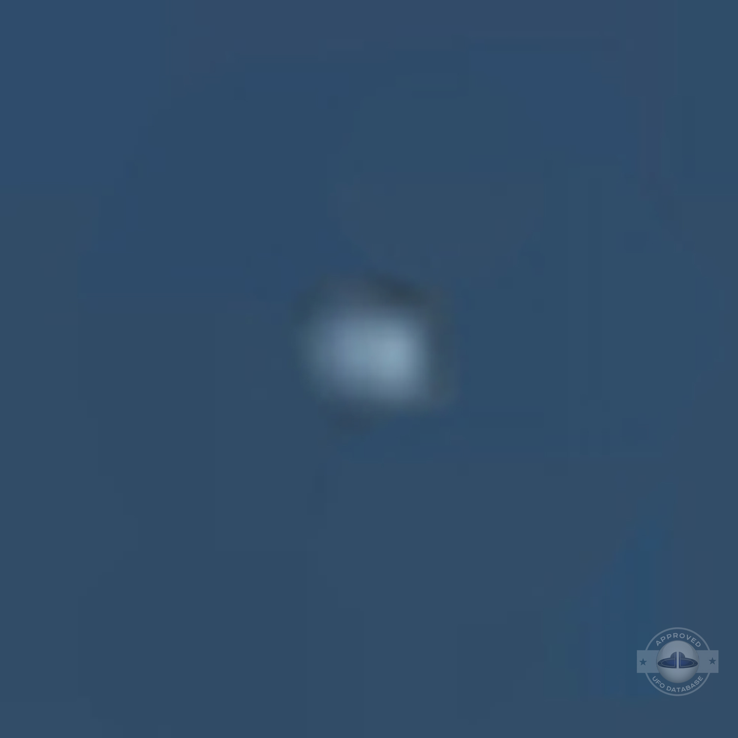 Journalist takes UFO pictures near Eskisehir Turkey | July 27 2010 UFO Picture #198-6
