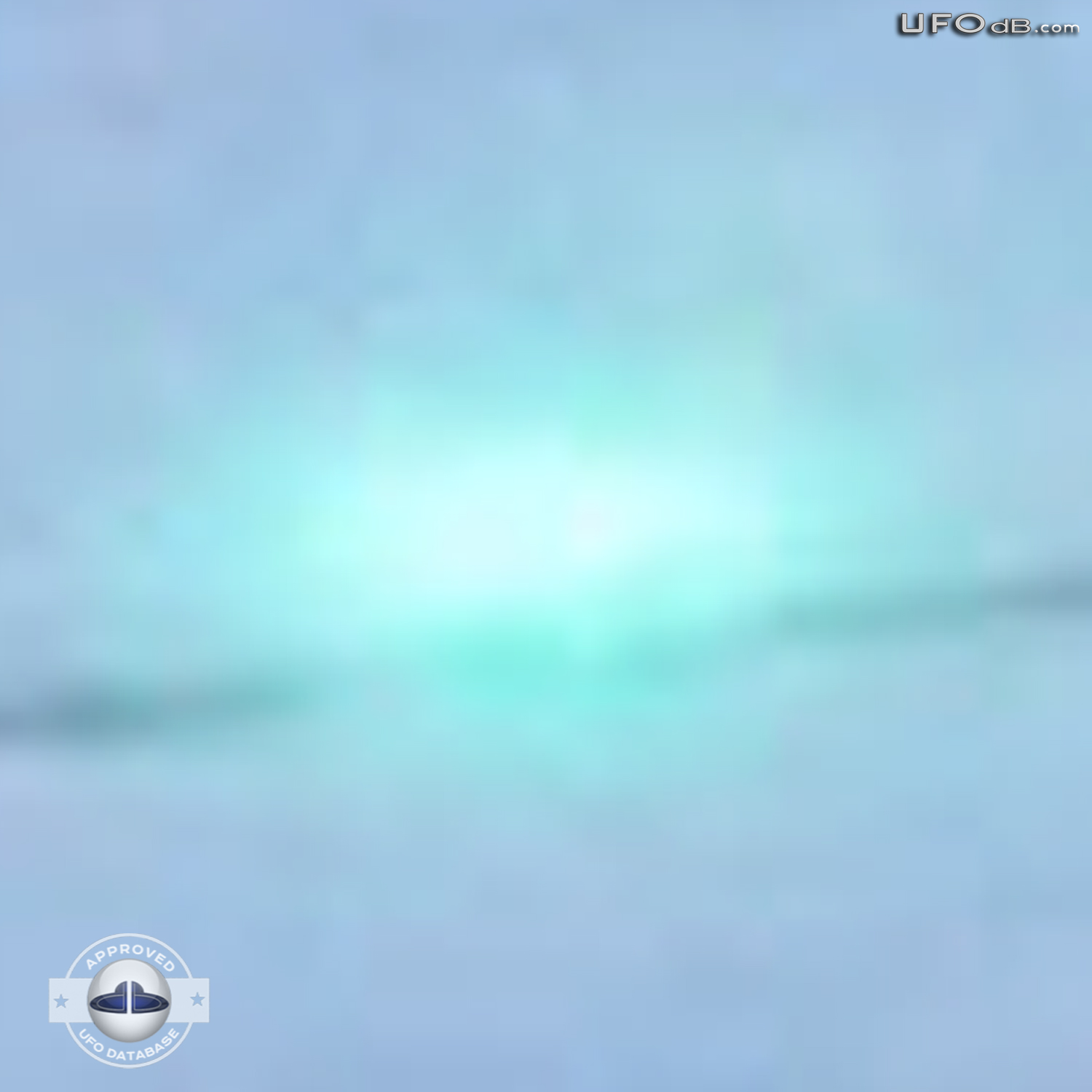 Turquoise flashing lights UFO caught passing over Yakutsk Russia 2011 UFO Picture #350-5