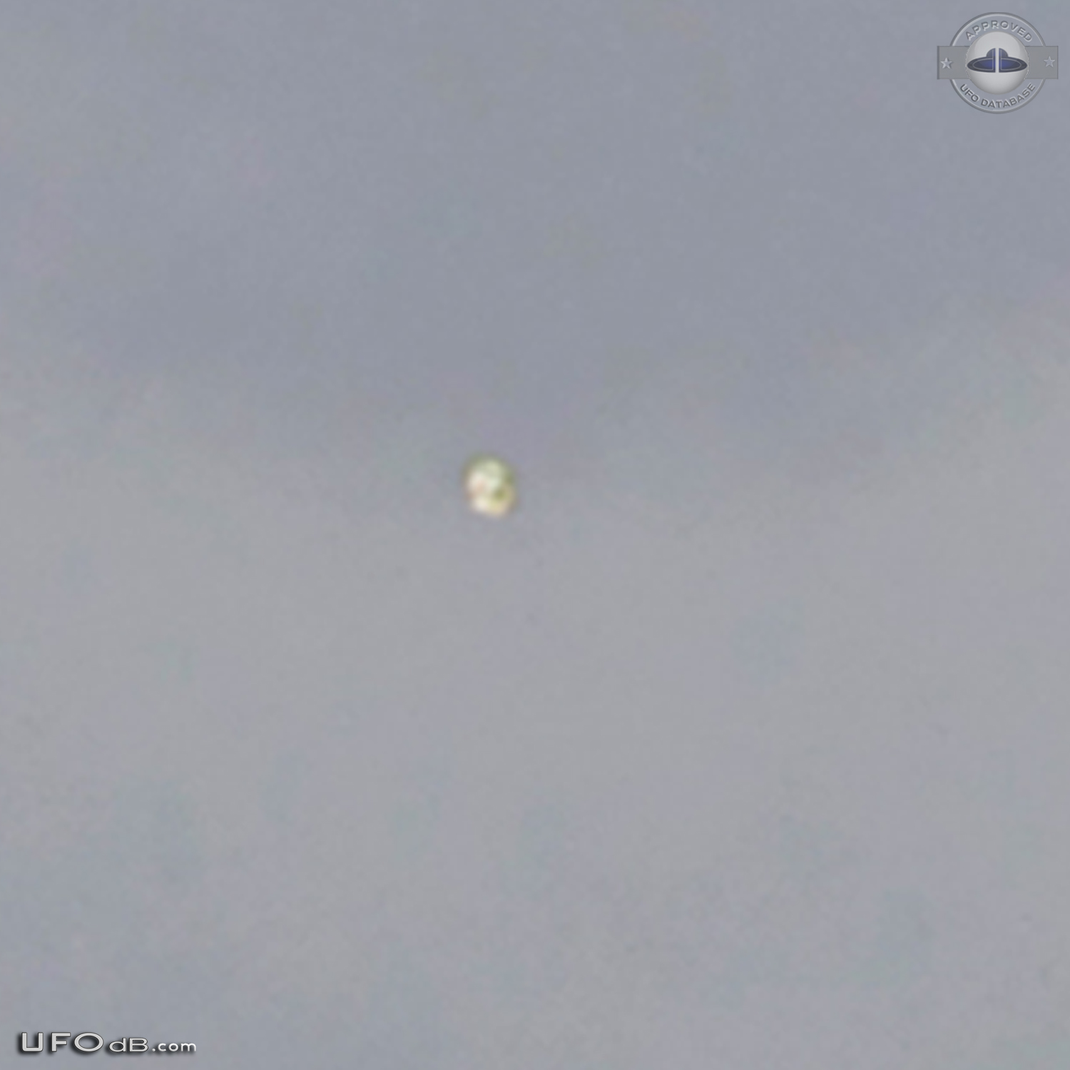 Two UFOs near Tango 01 the airplane of the Argentina president in 2012 UFO Picture #574-4