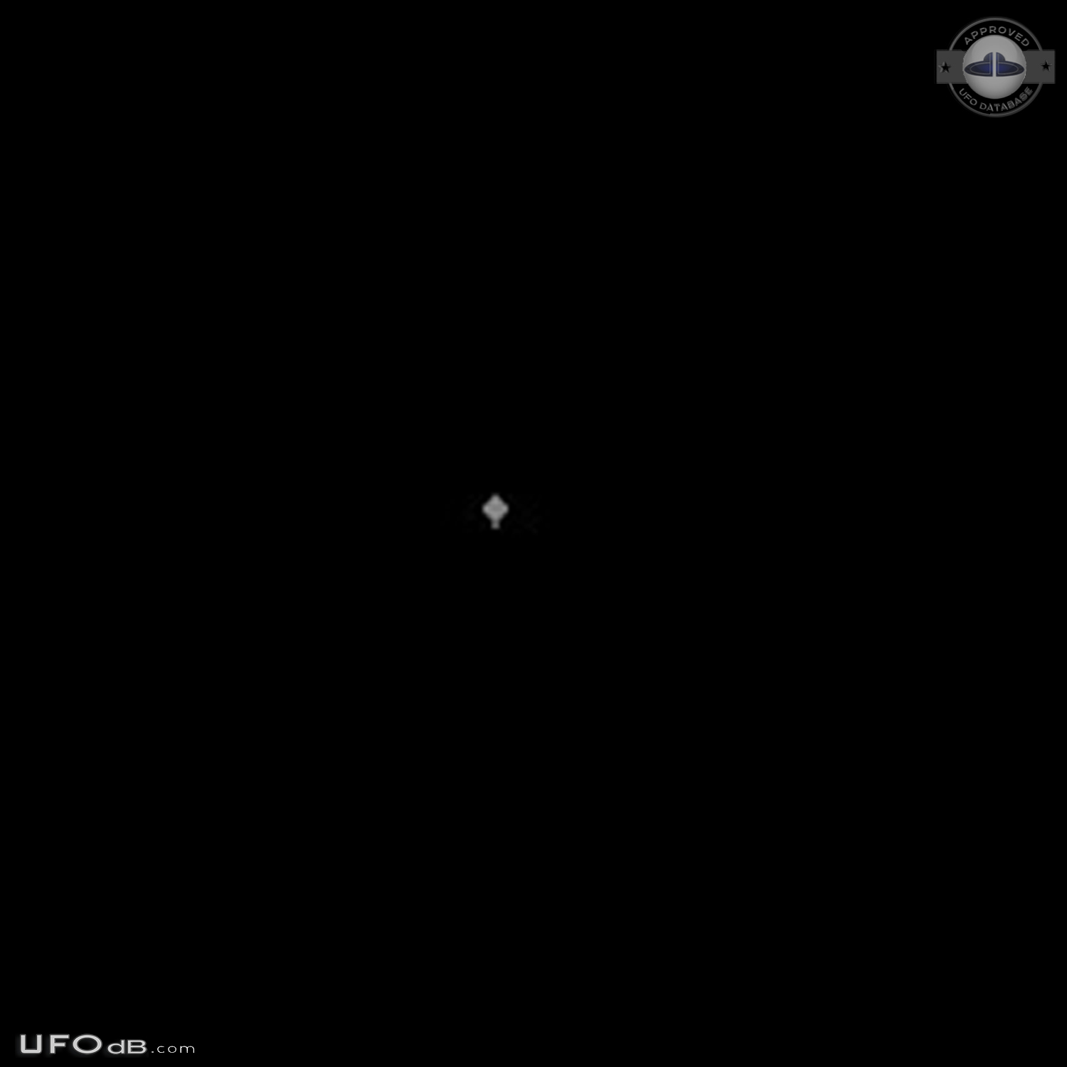 Two light balls UFOs on top of one another in Kent Ohio USA 2015 UFO Picture #687-4