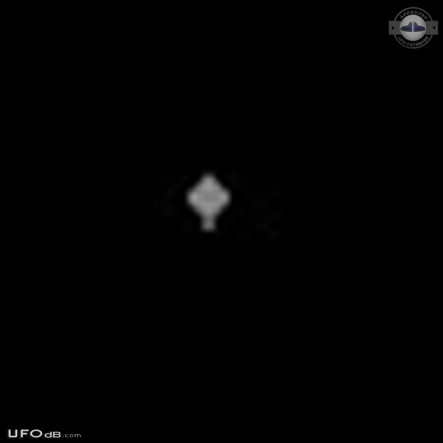 Two light balls UFOs on top of one another in Kent Ohio USA 2015 UFO Picture #687-5