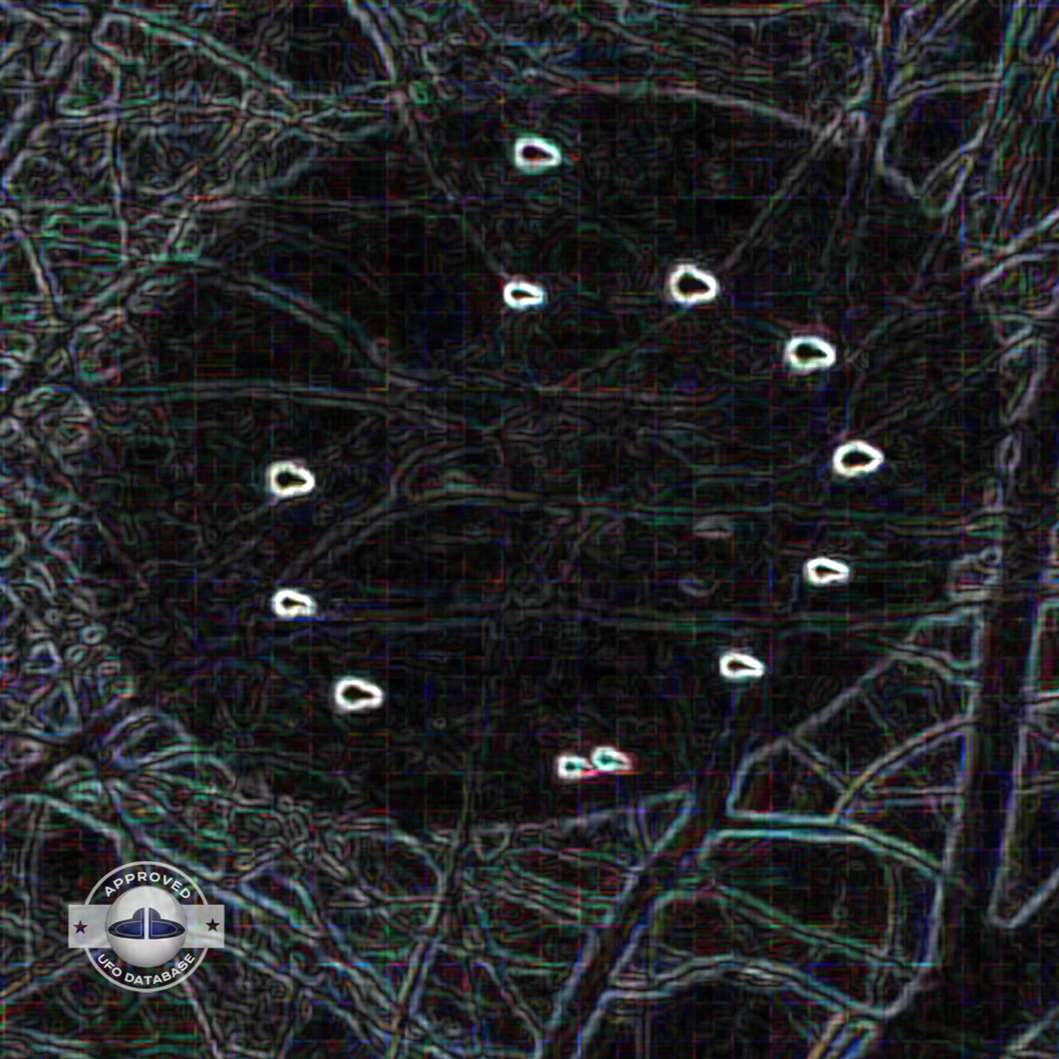 Incredible UFO Picture  we can see under, all the lights of the UFO UFO Picture #37-5